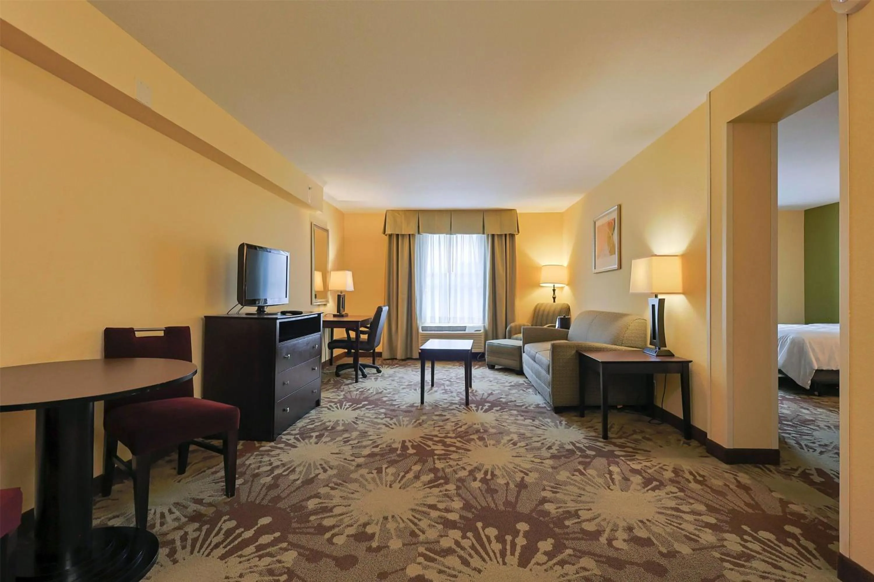 Photo of the whole room, Bed in Hotel Gurnee