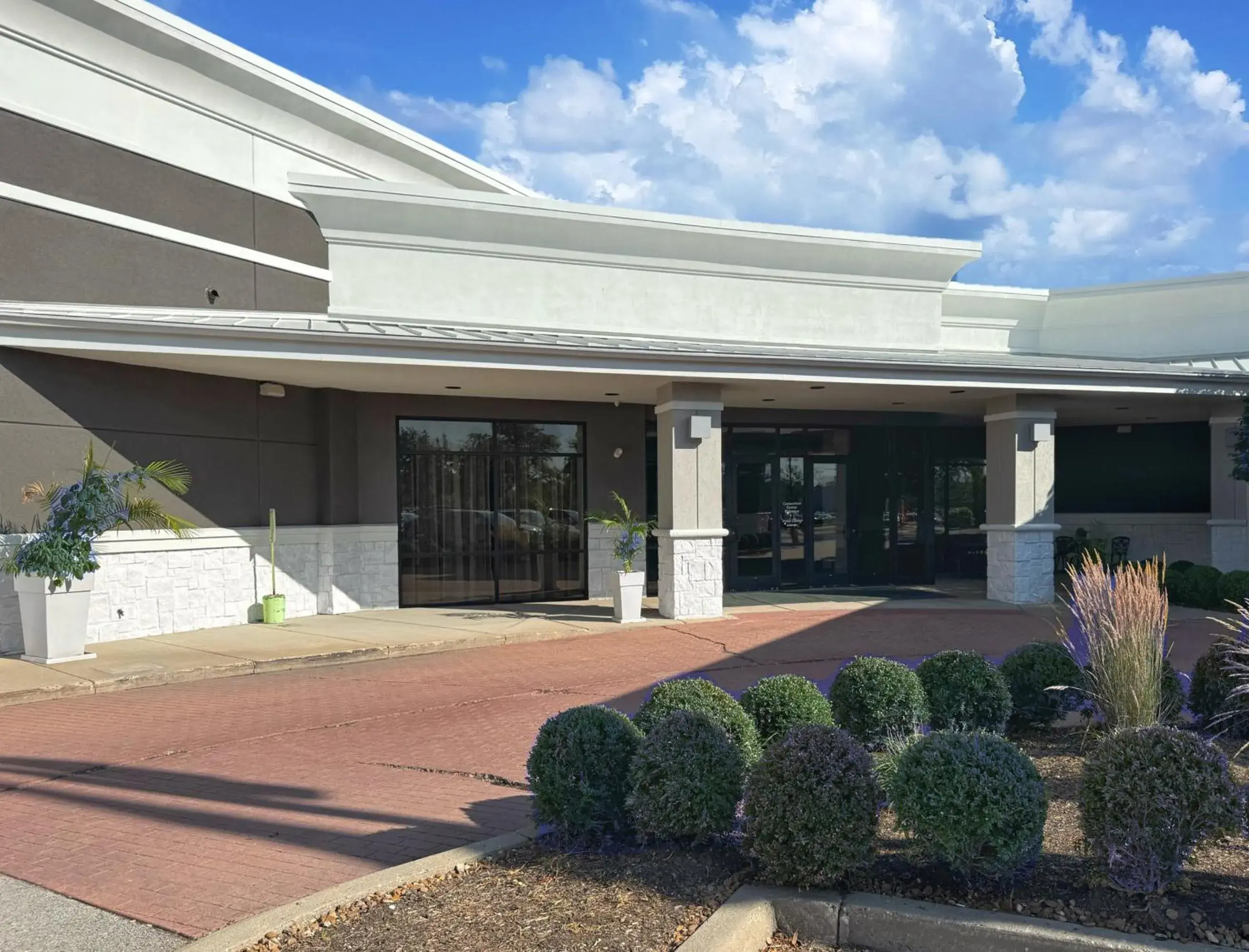 Property building in Hotel Gurnee Property building in Hotel Gurnee