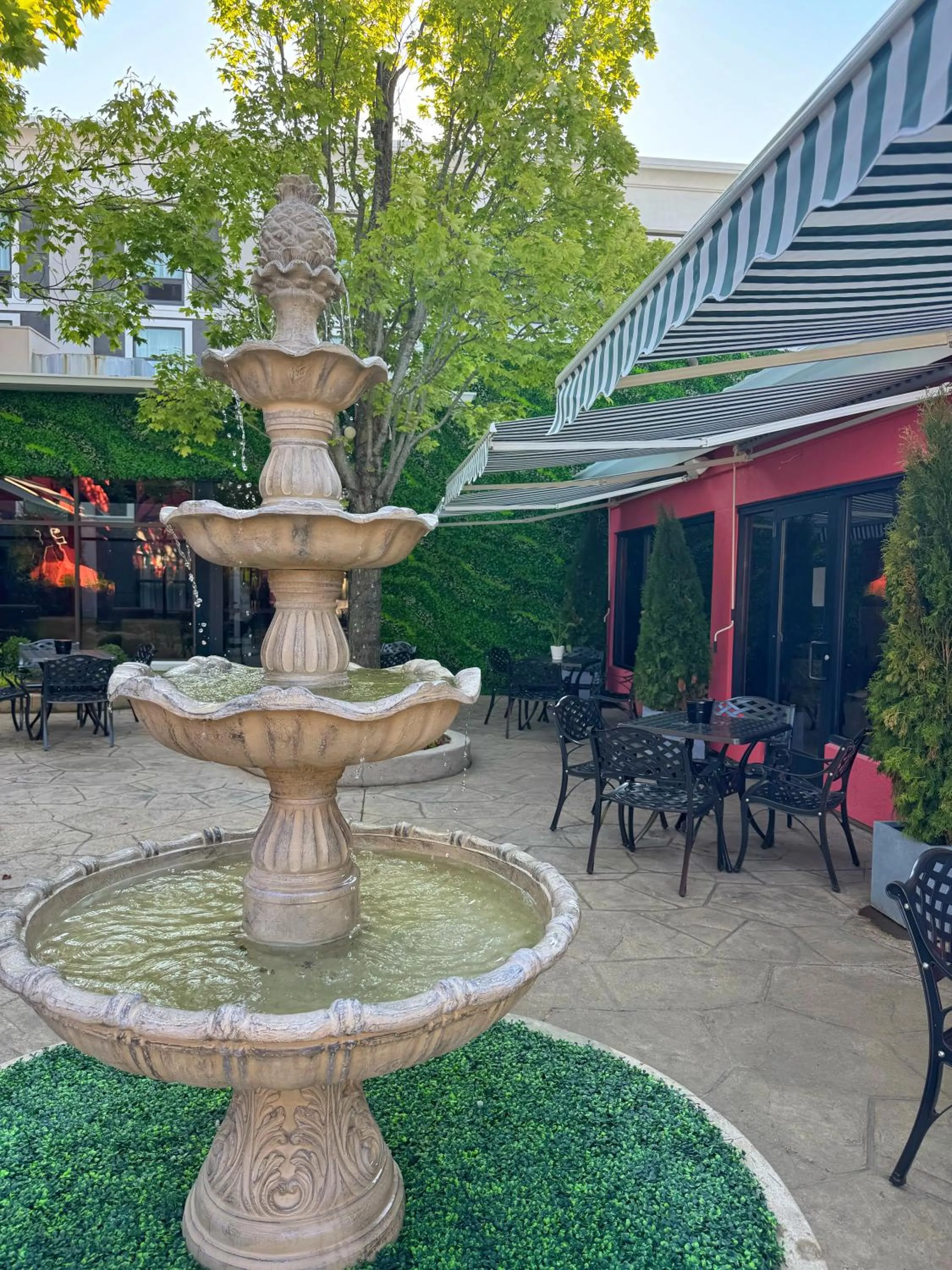 Inner courtyard view in Hotel Gurnee