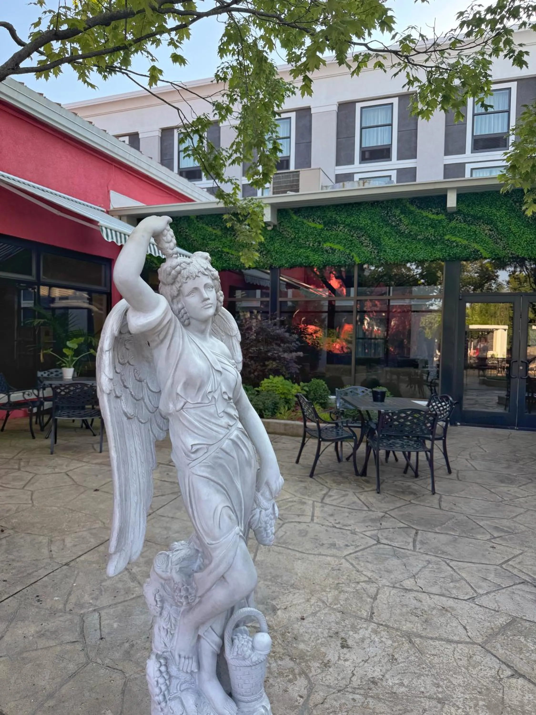 Inner courtyard view in Hotel Gurnee