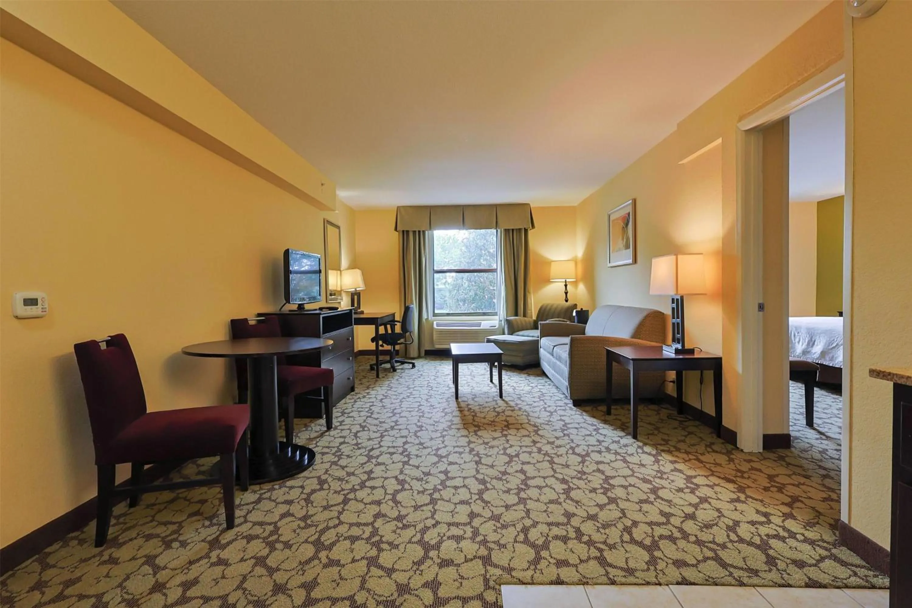 Photo of the whole room in Hotel Gurnee