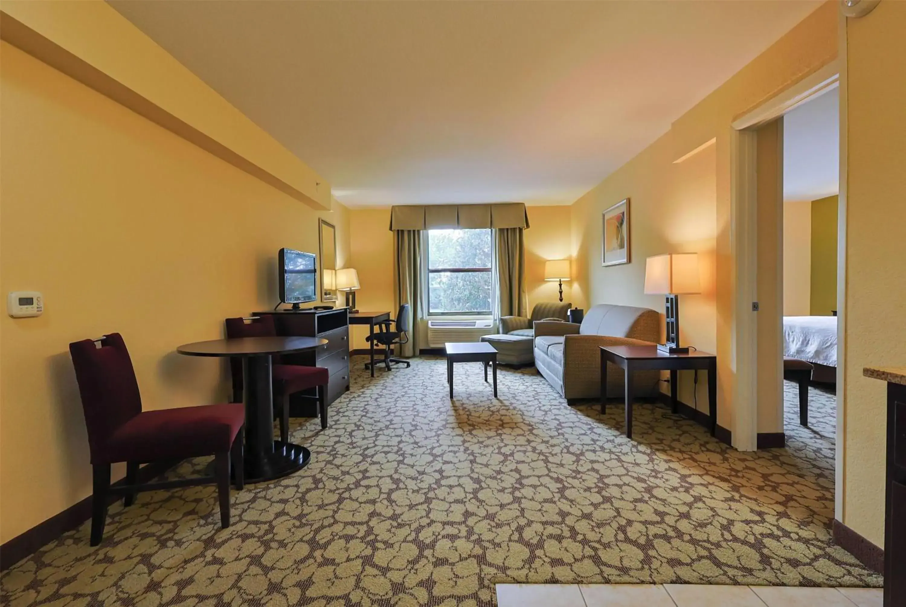 Photo of the whole room in Hotel Gurnee Photo of the whole room in Hotel Gurnee