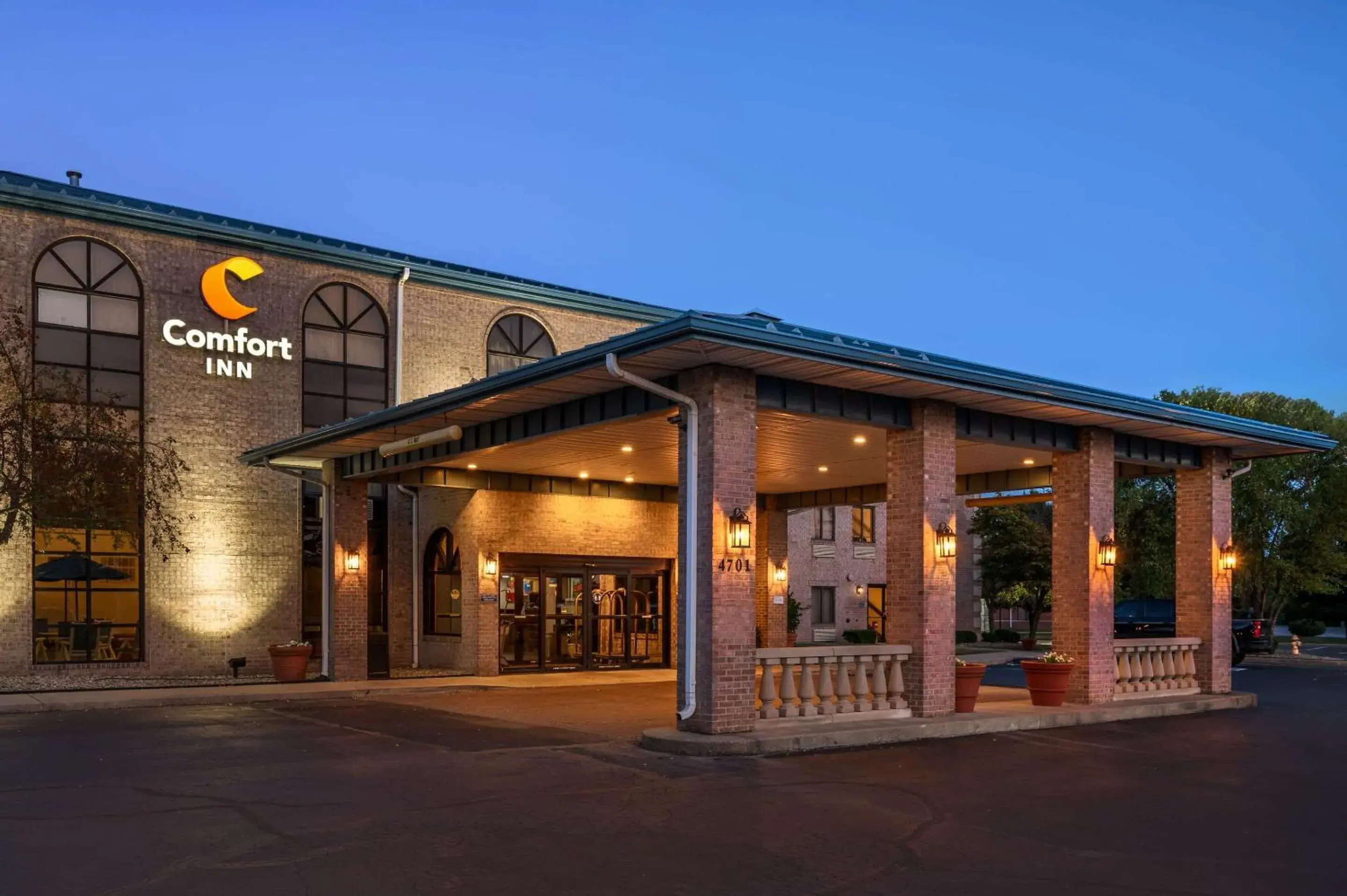 Property building in Comfort Inn Lafayette I-65 Property building in Comfort Inn Lafayette I-65