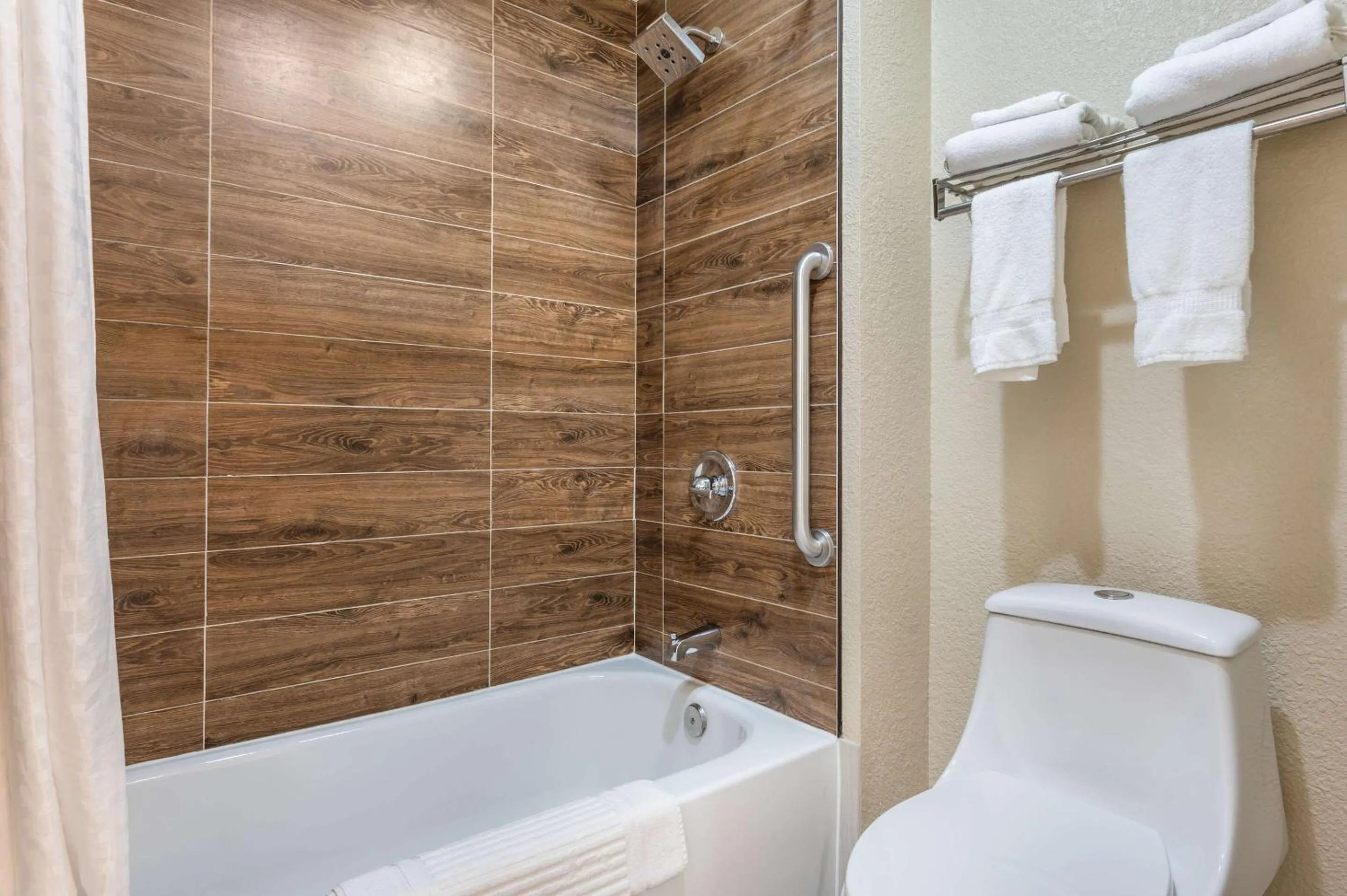 Bedroom in Comfort Inn Lafayette I-65