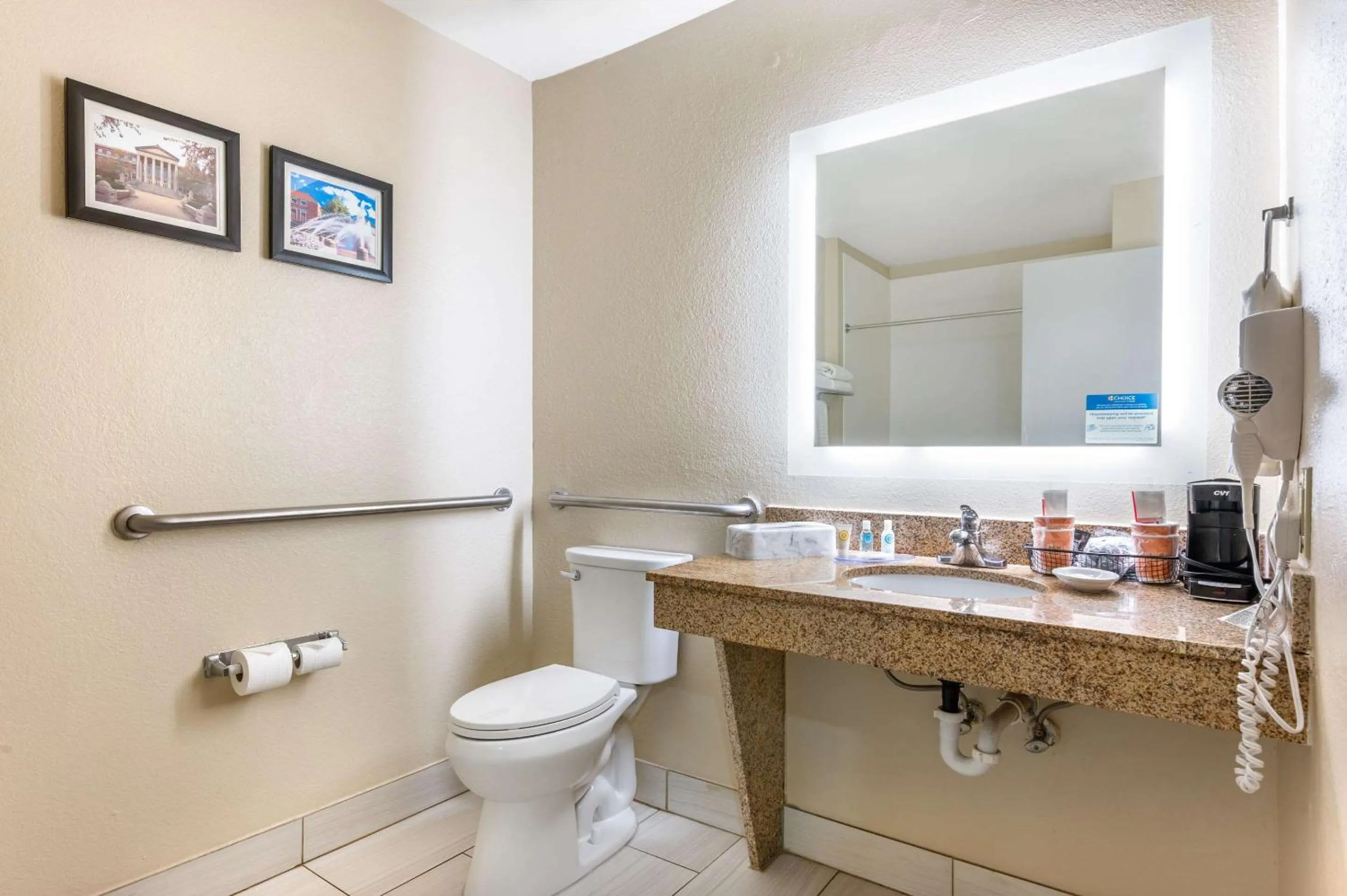 Bedroom in Comfort Inn Lafayette I-65