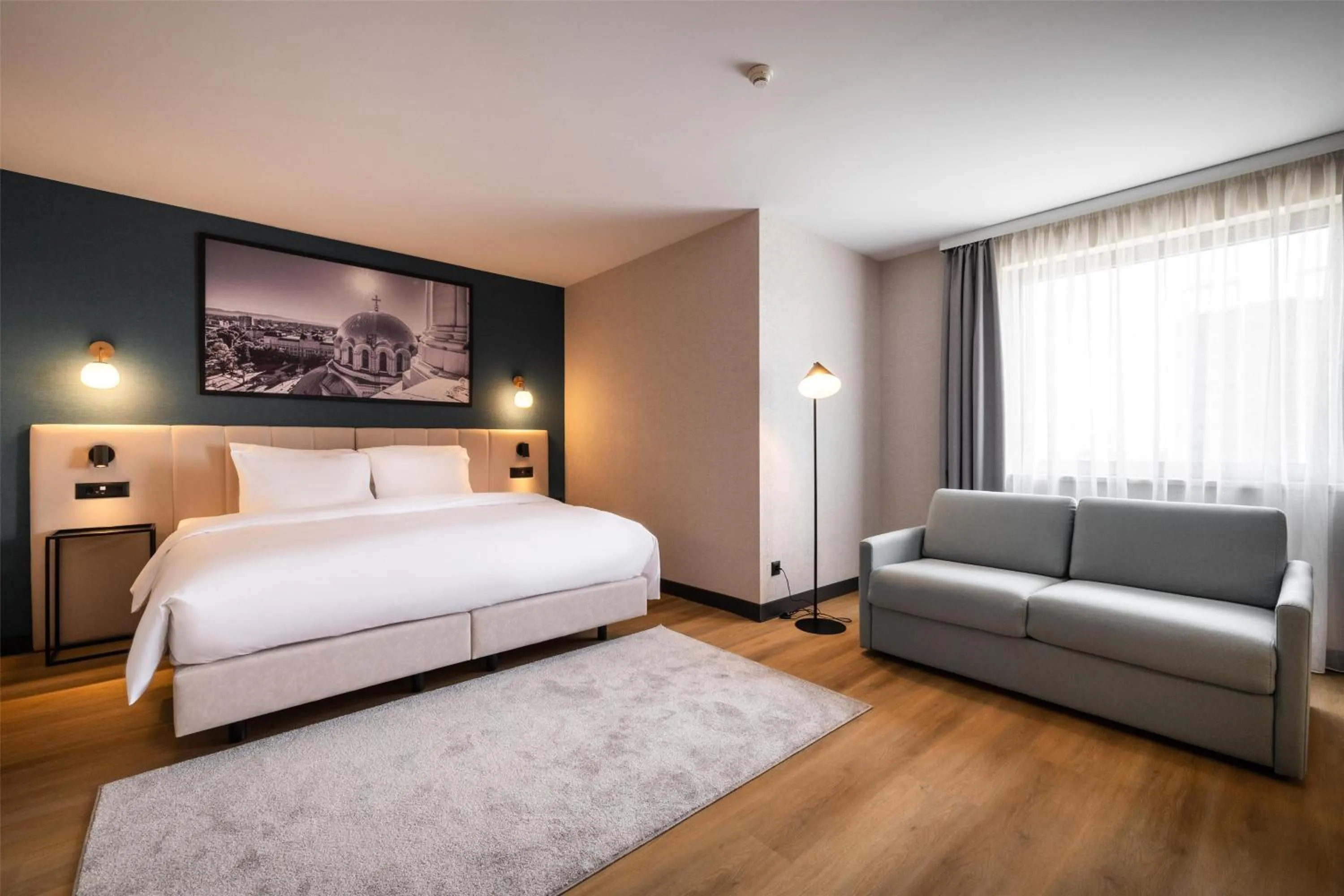 Bedroom, Bed in Metropolitan Hotel Sofia, a member of Radisson Individuals