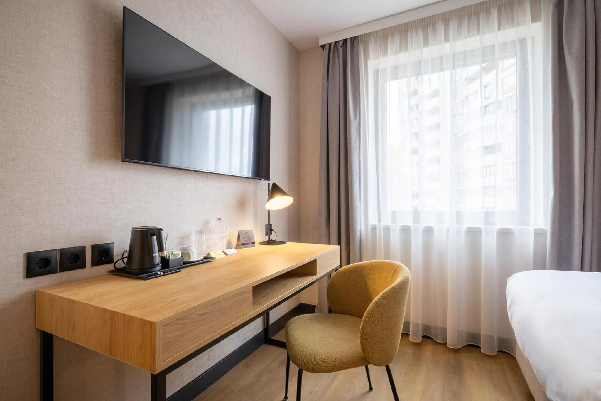 TV and multimedia, Bed in Metropolitan Hotel Sofia, a member of Radisson Individuals