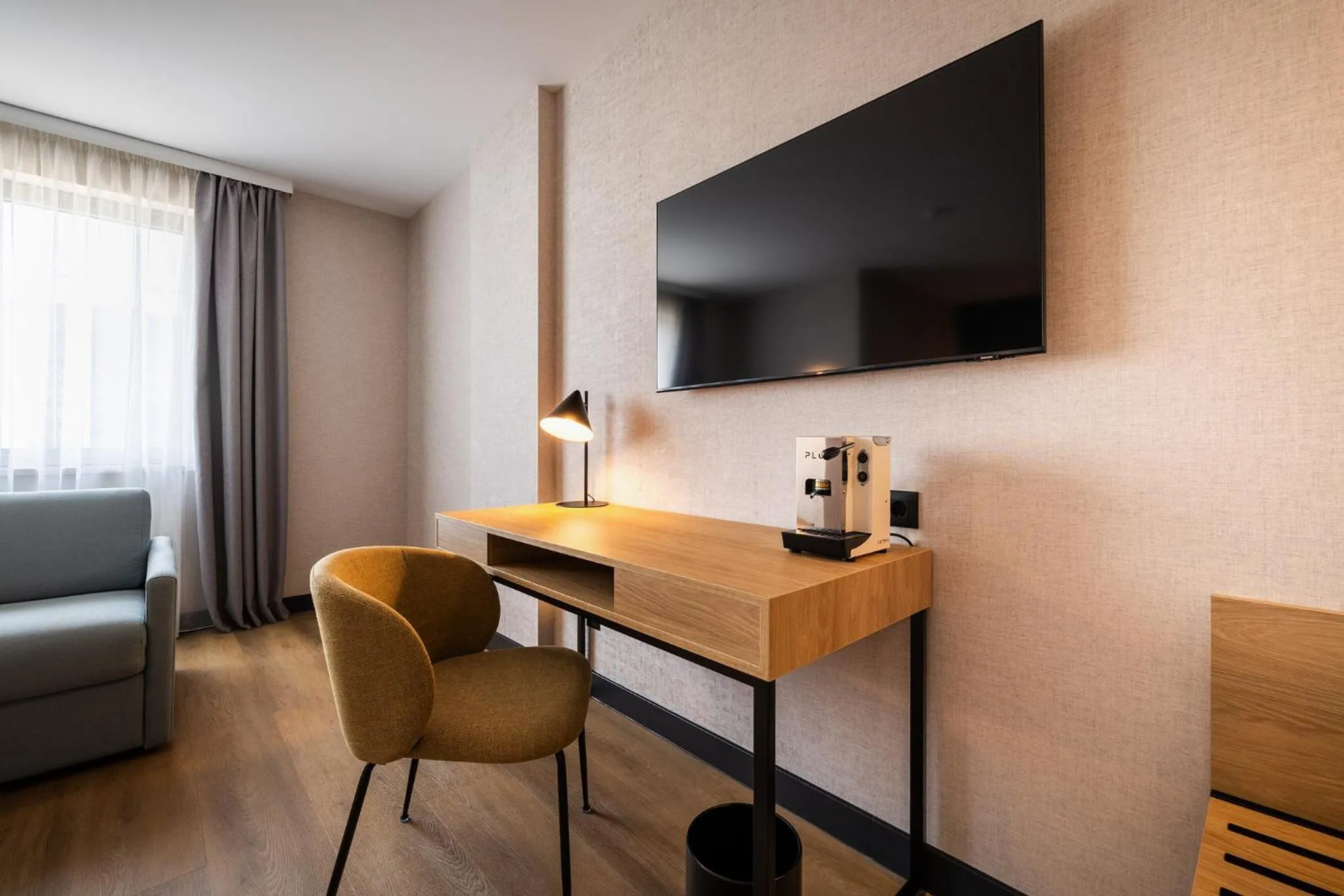 TV and multimedia in Metropolitan Hotel Sofia, a member of Radisson Individuals