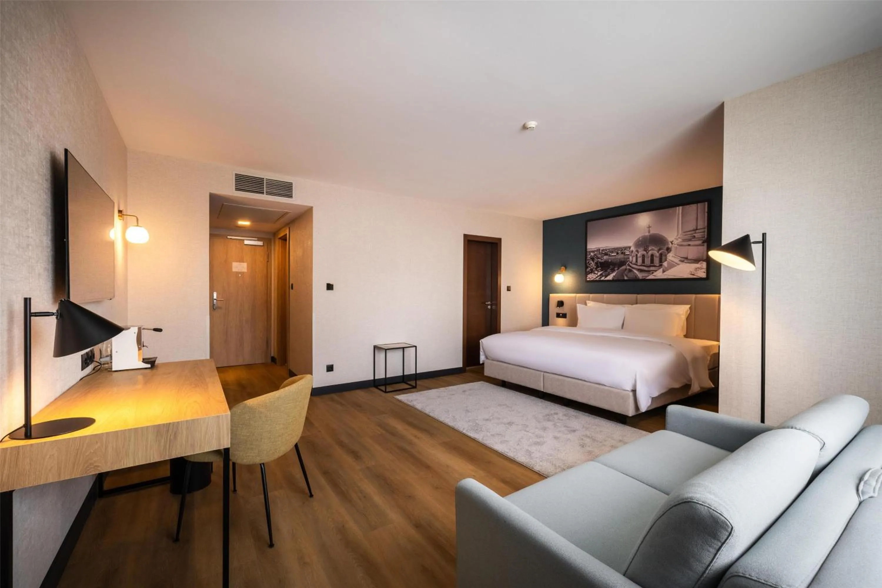 Bedroom, Bed in Metropolitan Hotel Sofia, a member of Radisson Individuals