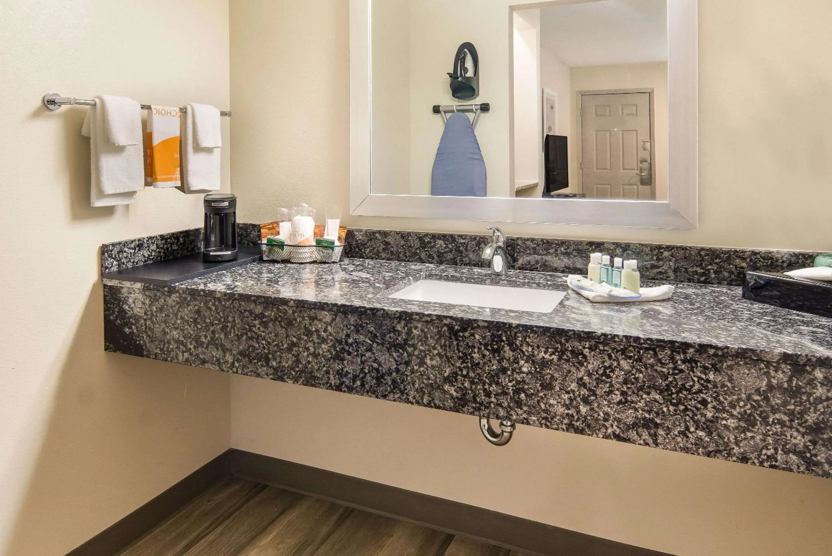 Bathroom in Quality Inn & Suites Dallas-Cityplace