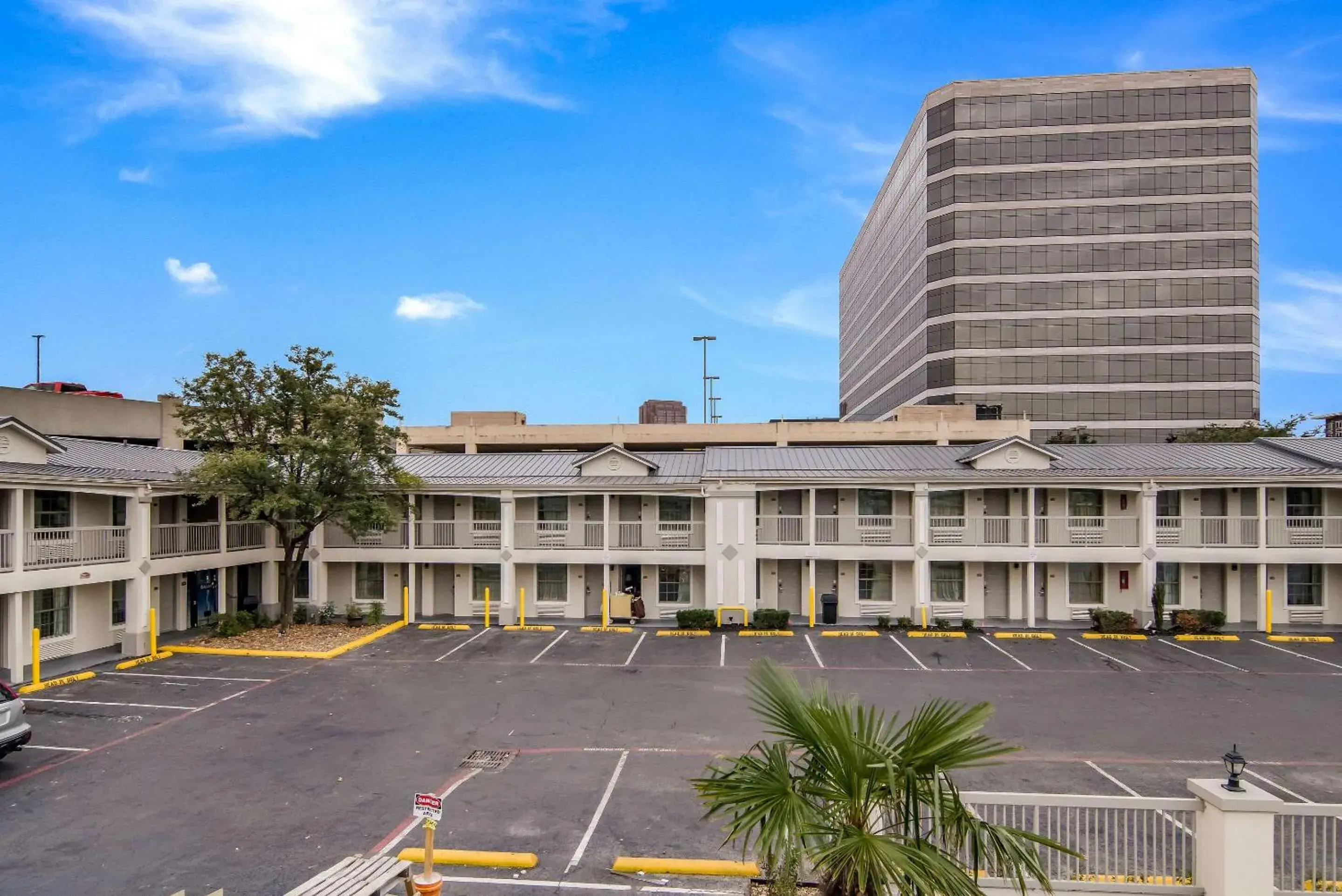 Property building in Quality Inn & Suites Dallas-Cityplace Property building in Quality Inn & Suites Dallas-Cityplace