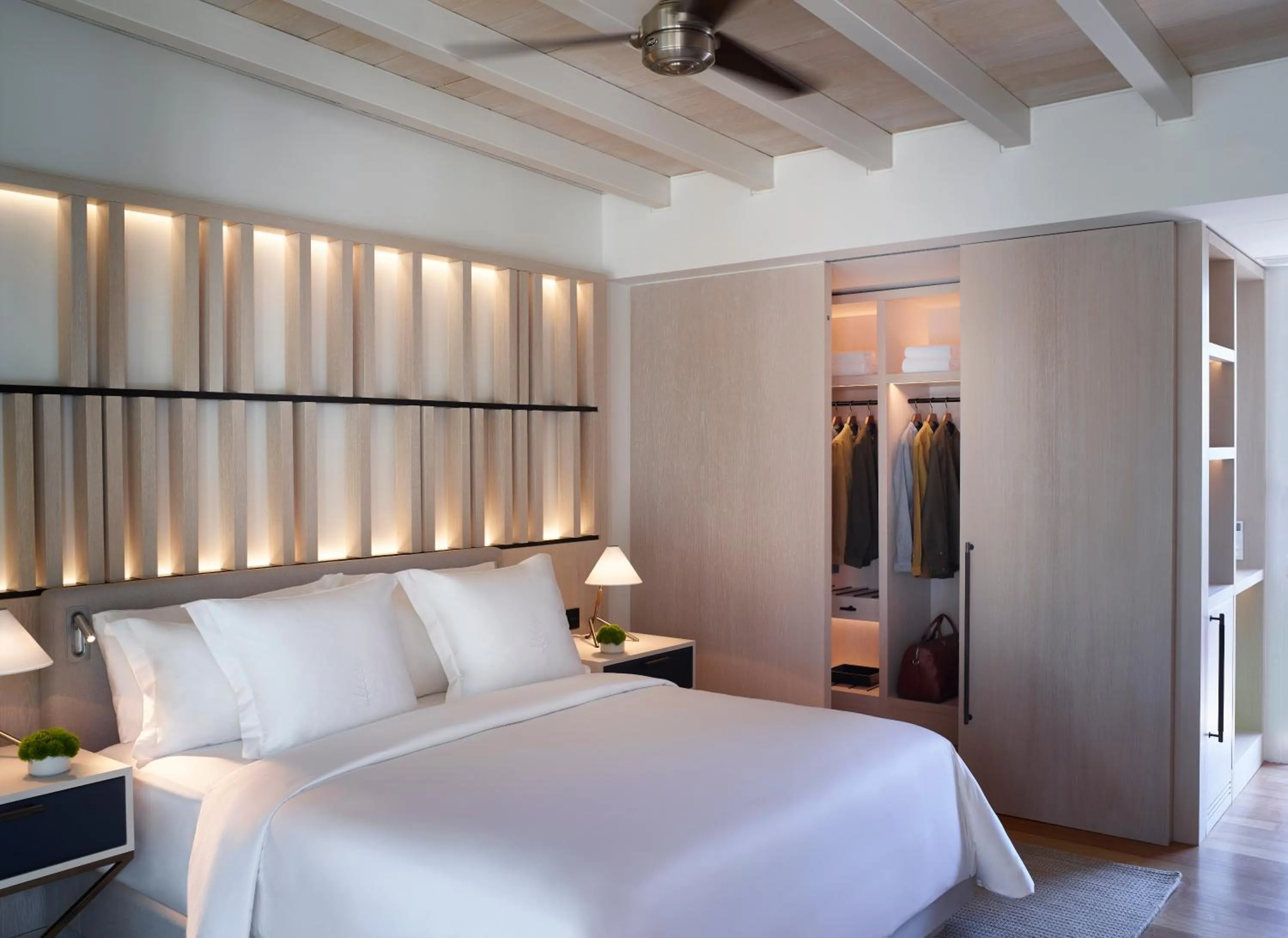 Photo of the whole room, Bed in Four Seasons Astir Palace Hotel Athens