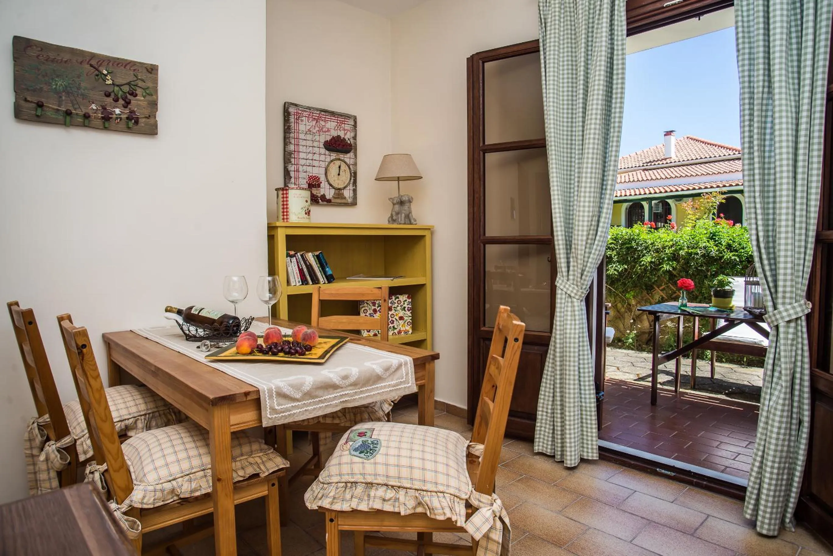 Dining area in Amboula Beach Apartments