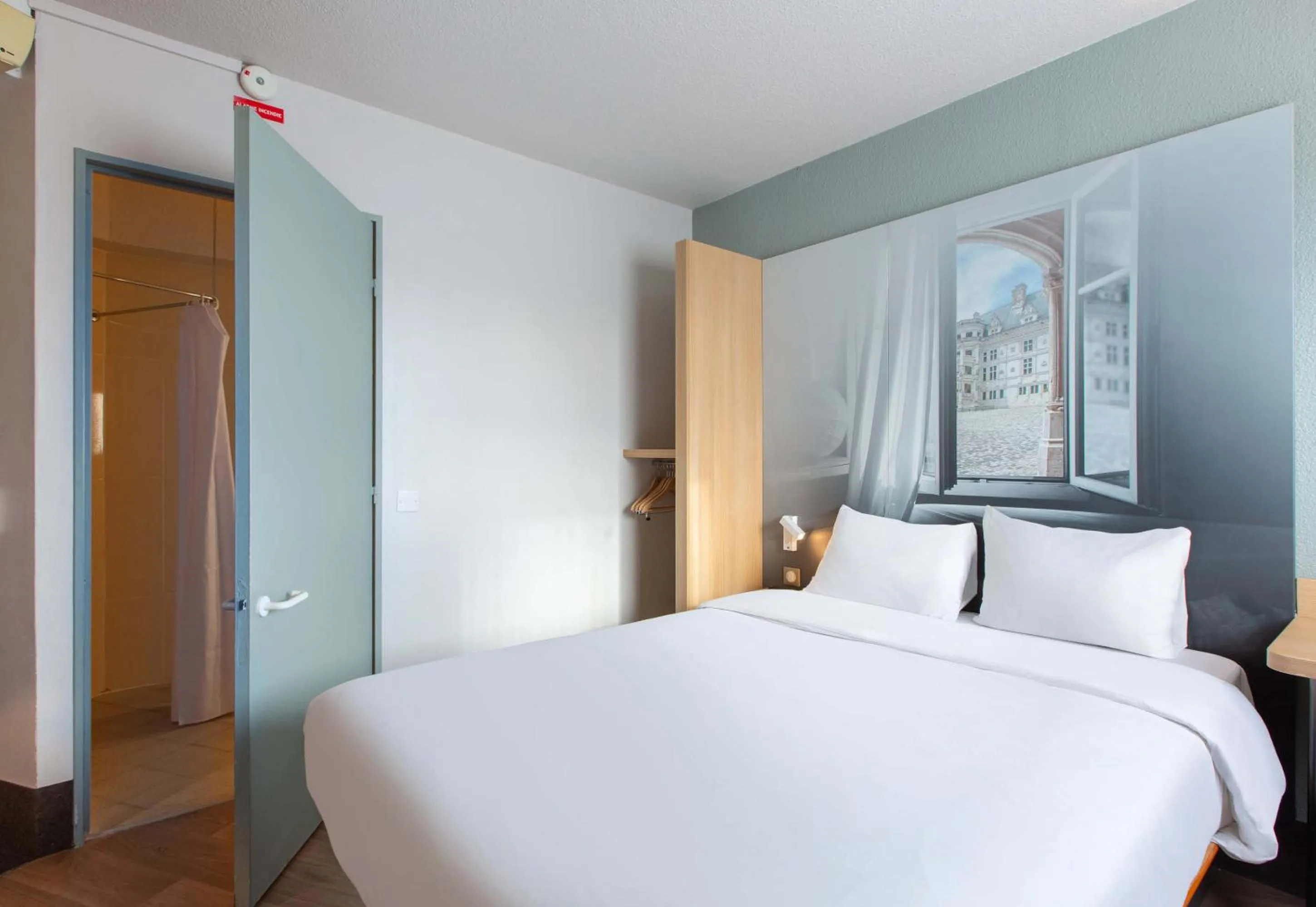 Bedroom, Bed in B&B HOTEL Blois Sud Vineuil