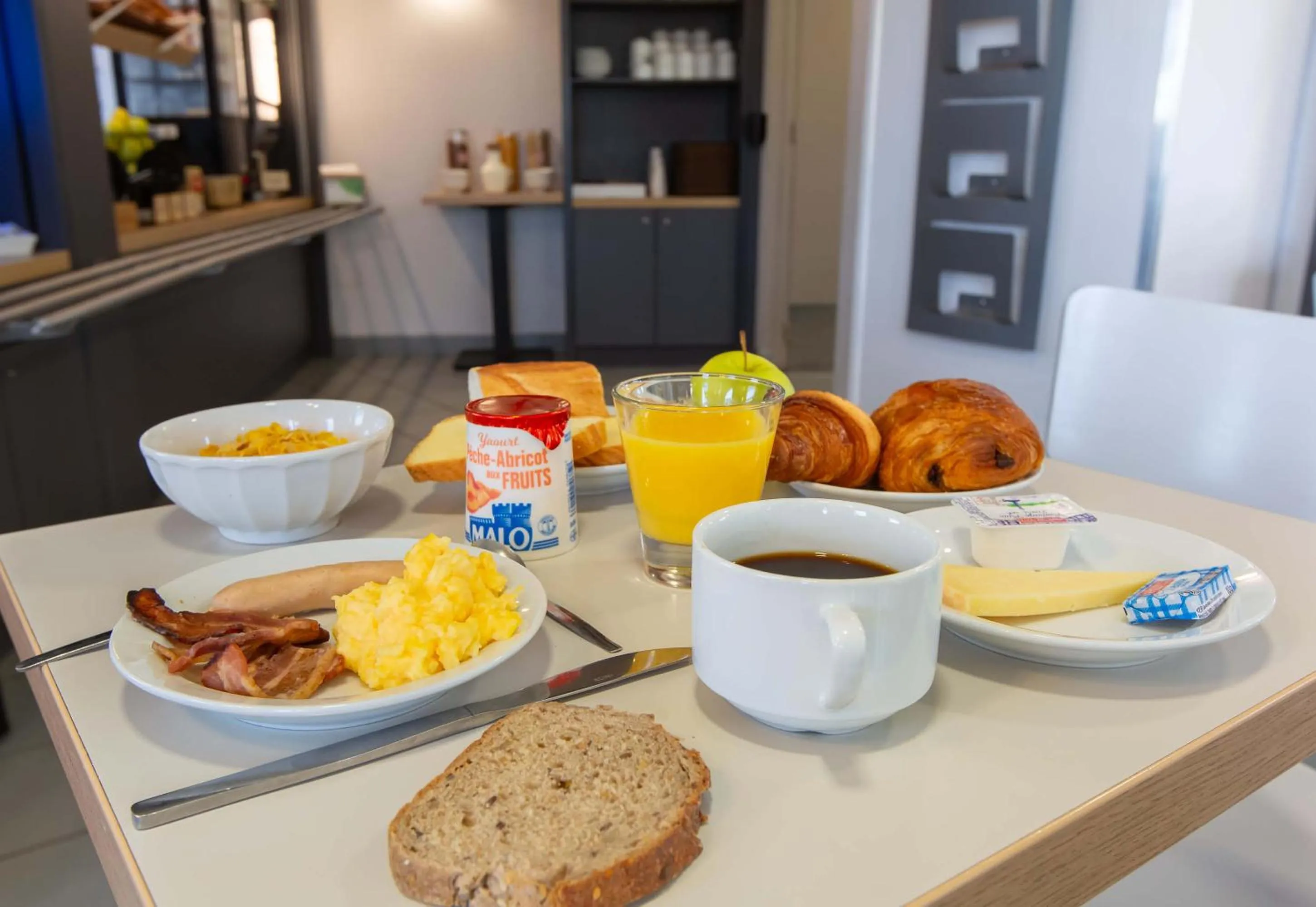 Breakfast in B&B HOTEL Blois Sud Vineuil