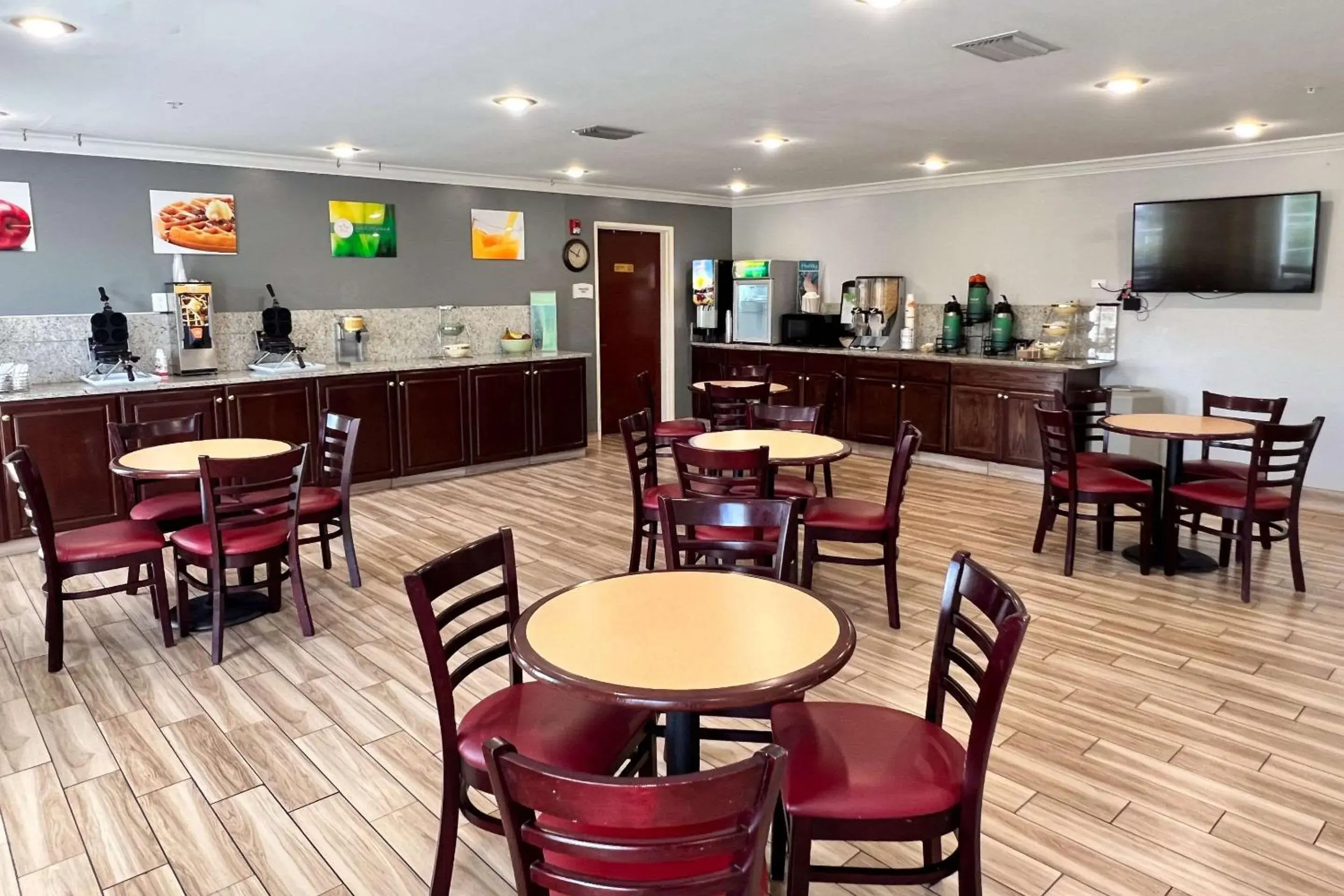 Breakfast in Quality Inn Gainesville I-75 Breakfast in Quality Inn Gainesville I-75