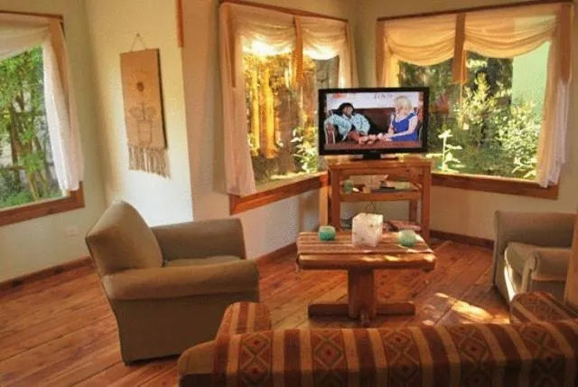 Communal lounge/ TV room in Hostería Traunco