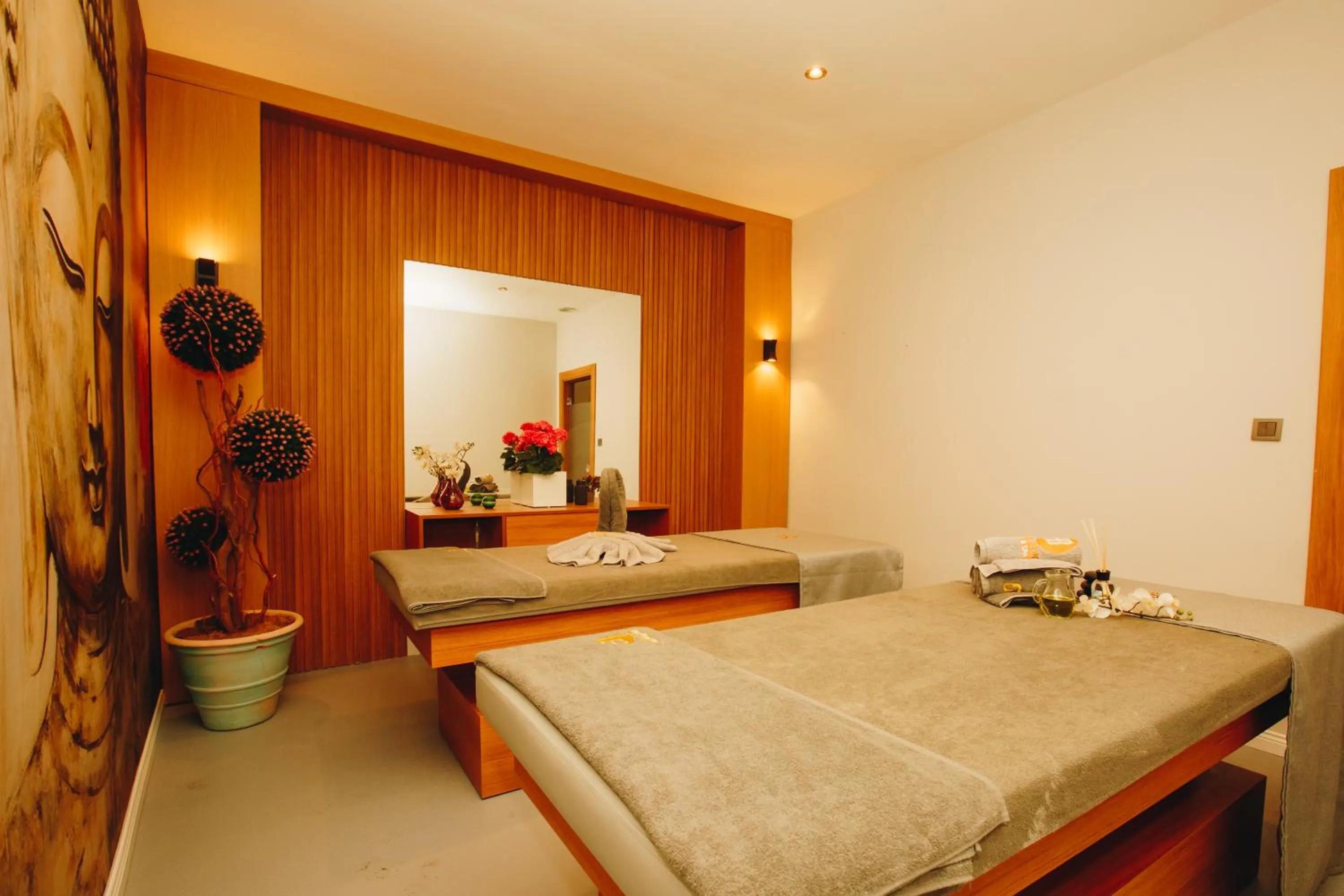 Massage, Bed in Double Bond Hotel Spa
