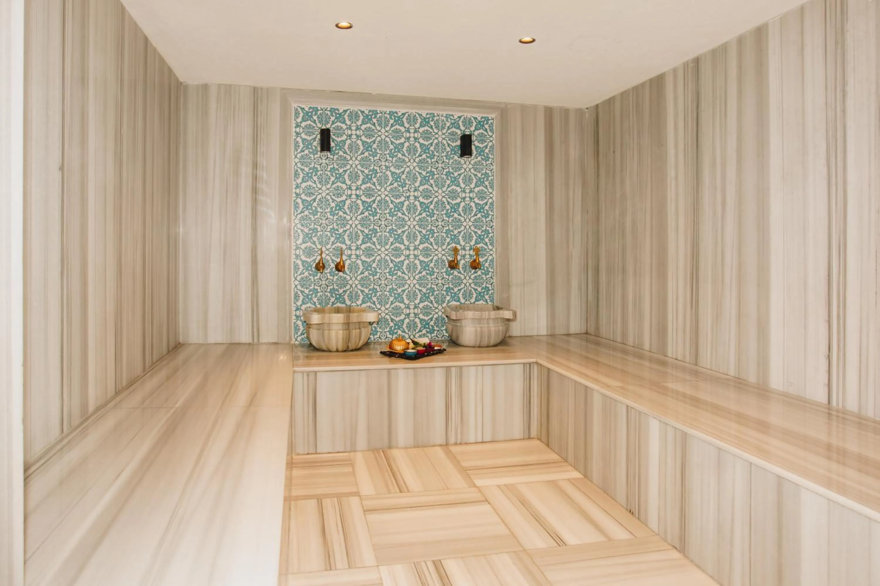 Public Bath in Double Bond Hotel Spa
