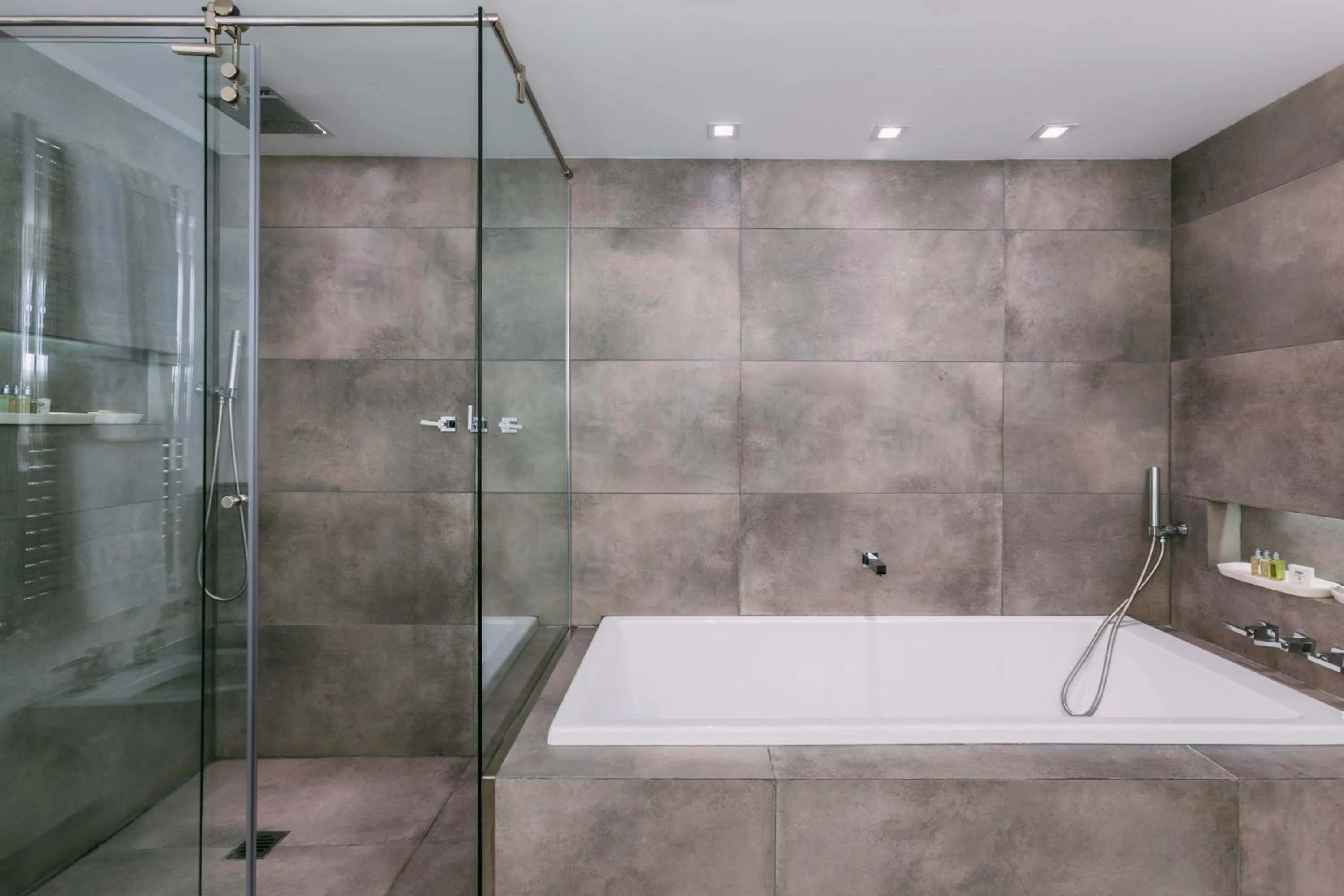 Shower in Las Balsas Relais & Chateaux