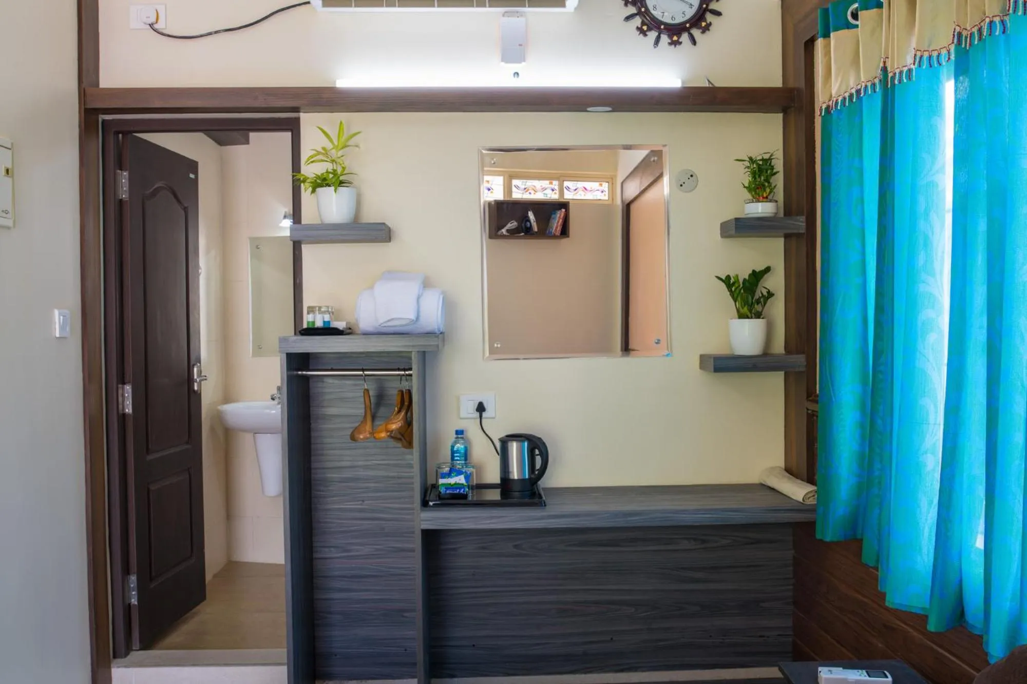 Coffee/tea facilities in Gems 9 Airport Hotel