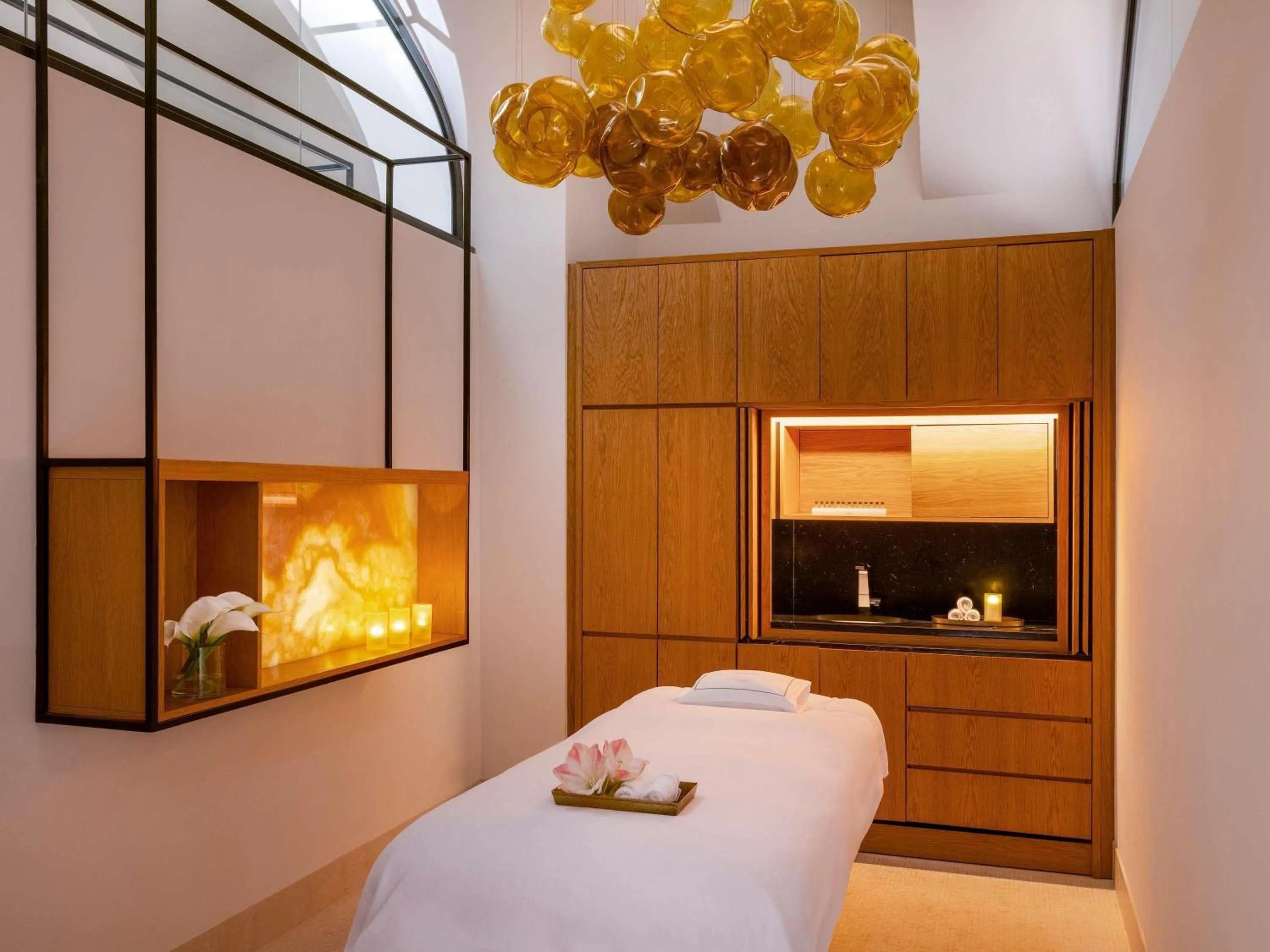 Property building, Bed in Raffles Europejski Warsaw