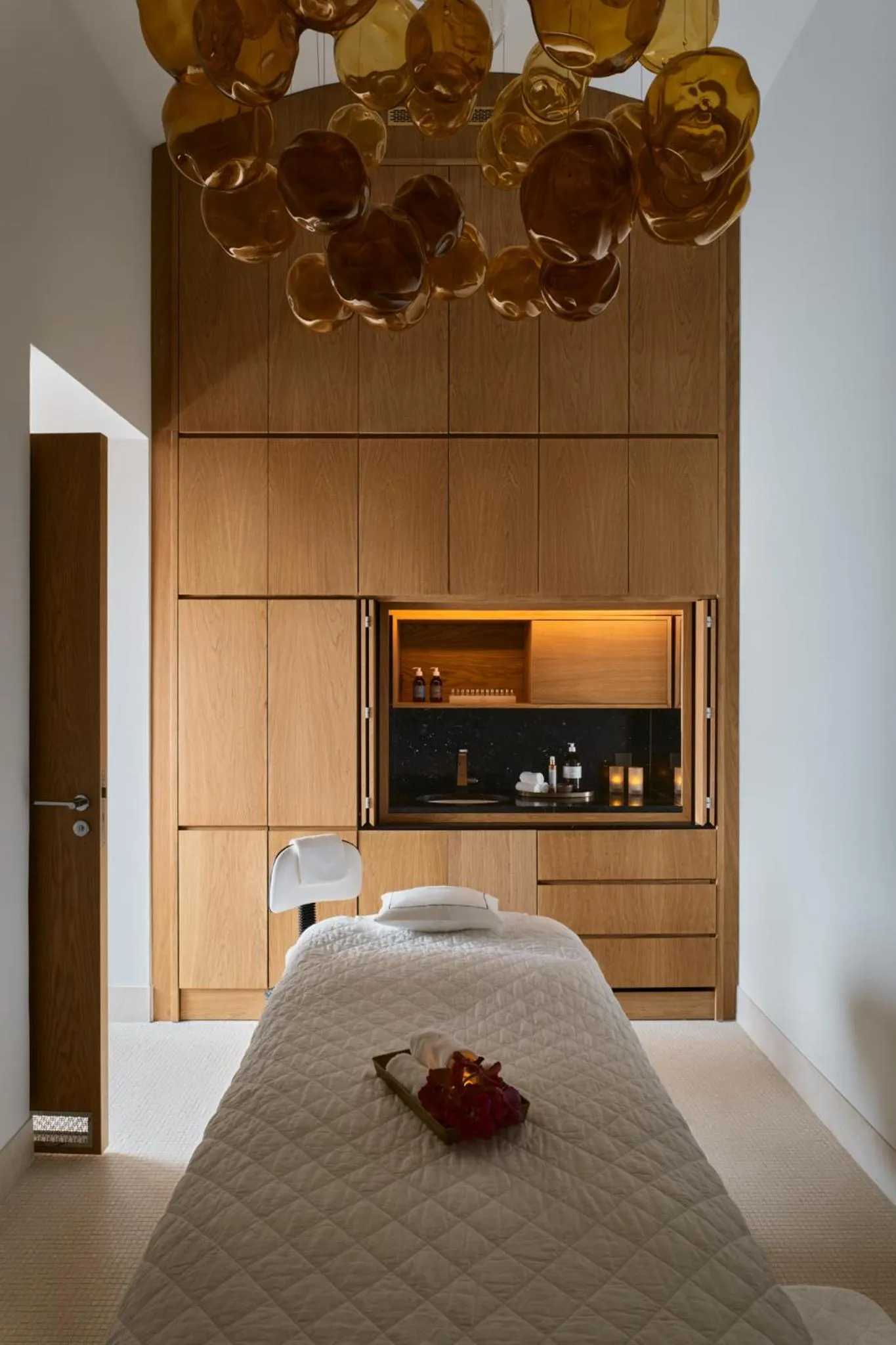 Massage, Bed in Raffles Europejski Warsaw