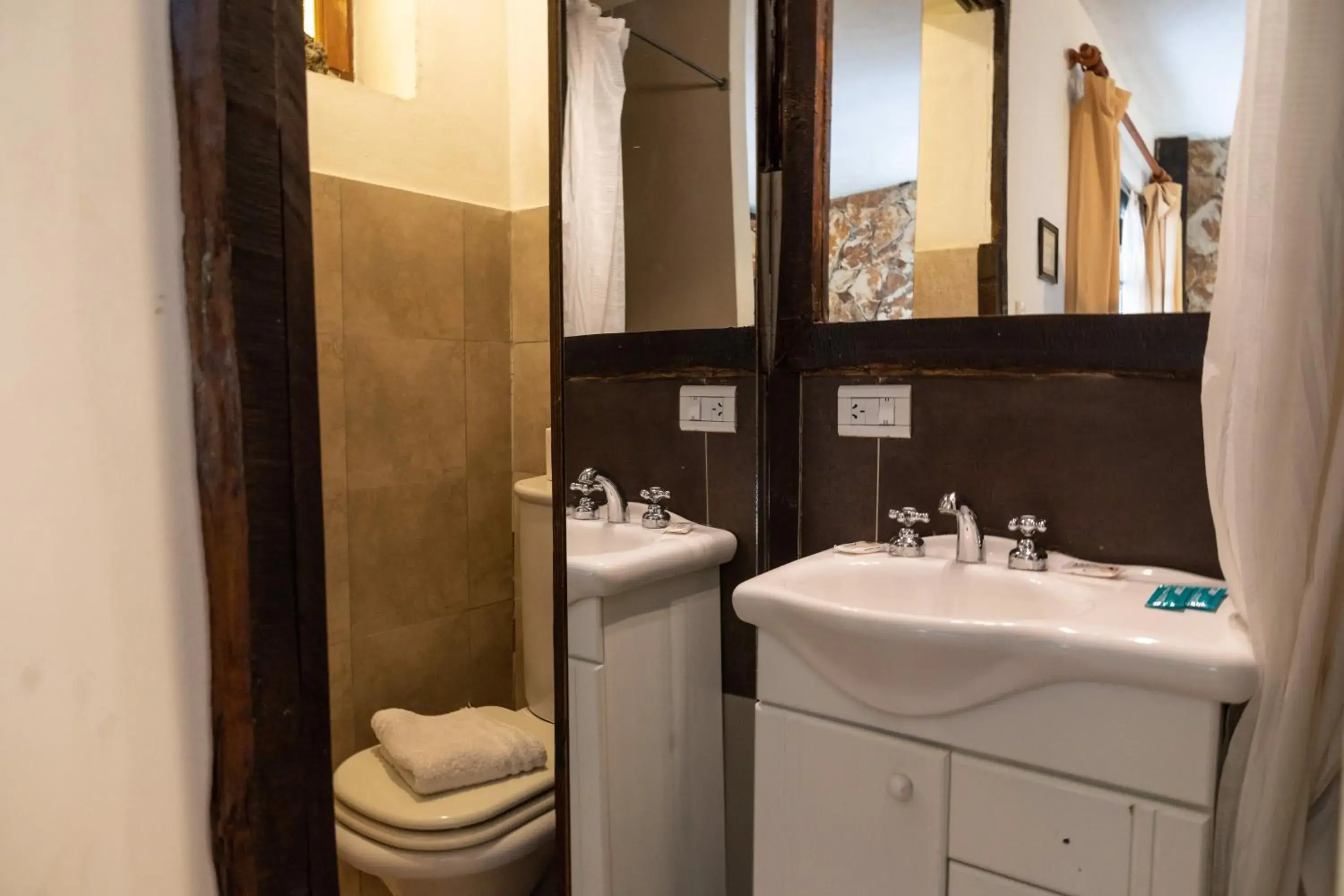 Large Single Room - single occupancy in Posada Del Fin Del Mundo Large Single Room - single occupancy in Posada Del Fin Del Mundo