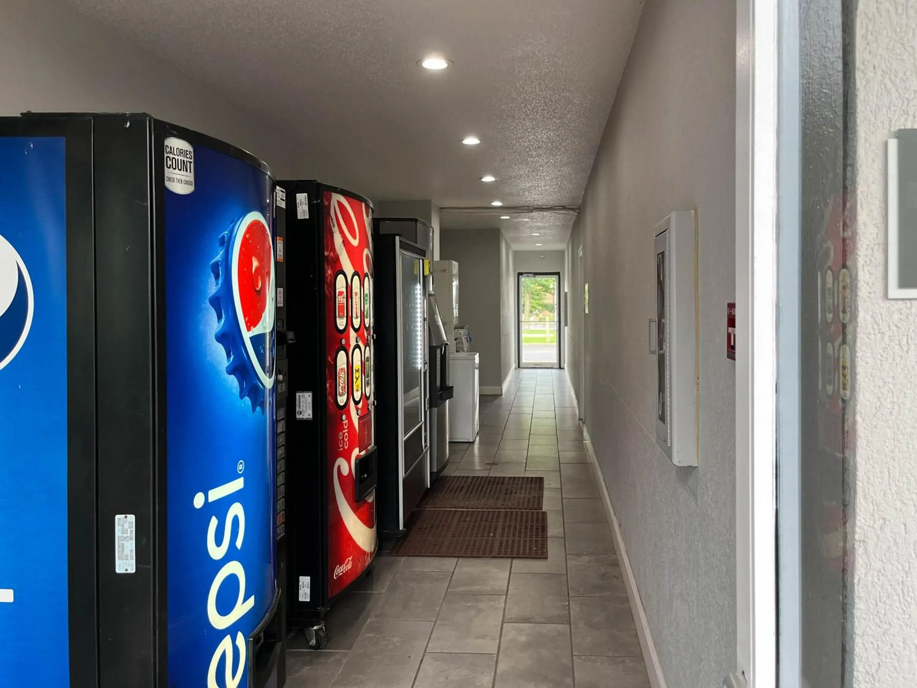 vending machine, Supermarket/Shops in Motel 6-Lafayette, IN