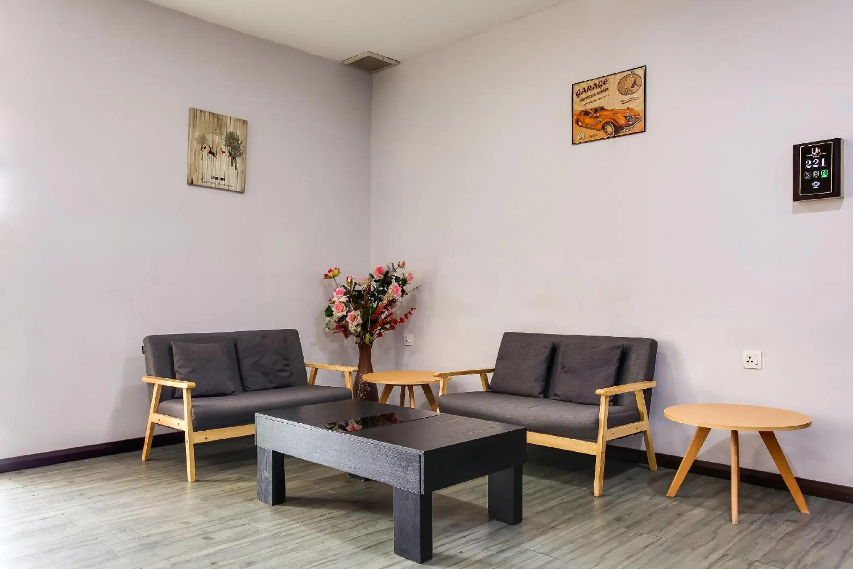 Living room in Unikarya Lodge Living room in Unikarya Lodge