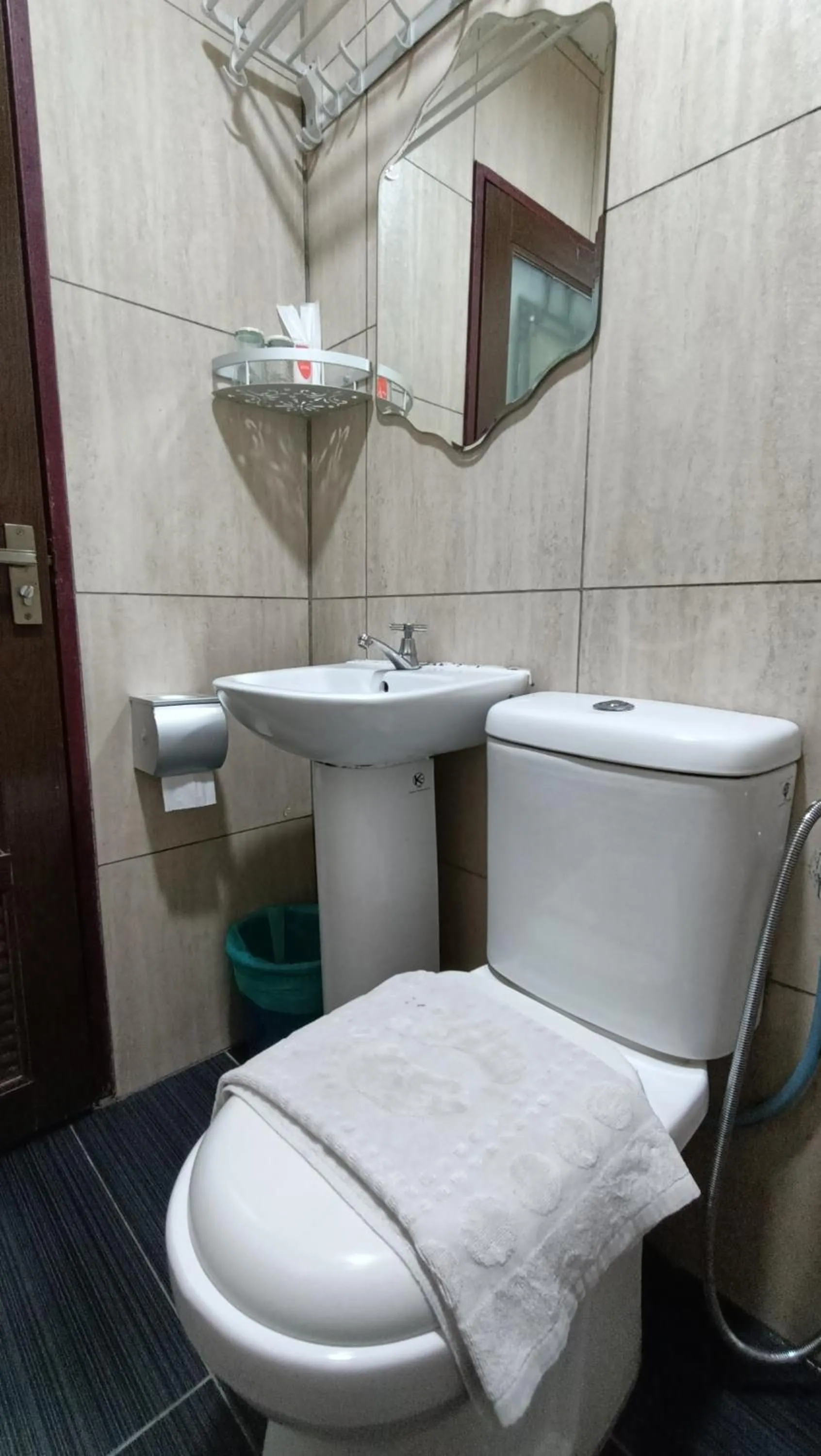 Bathroom in Unikarya Lodge