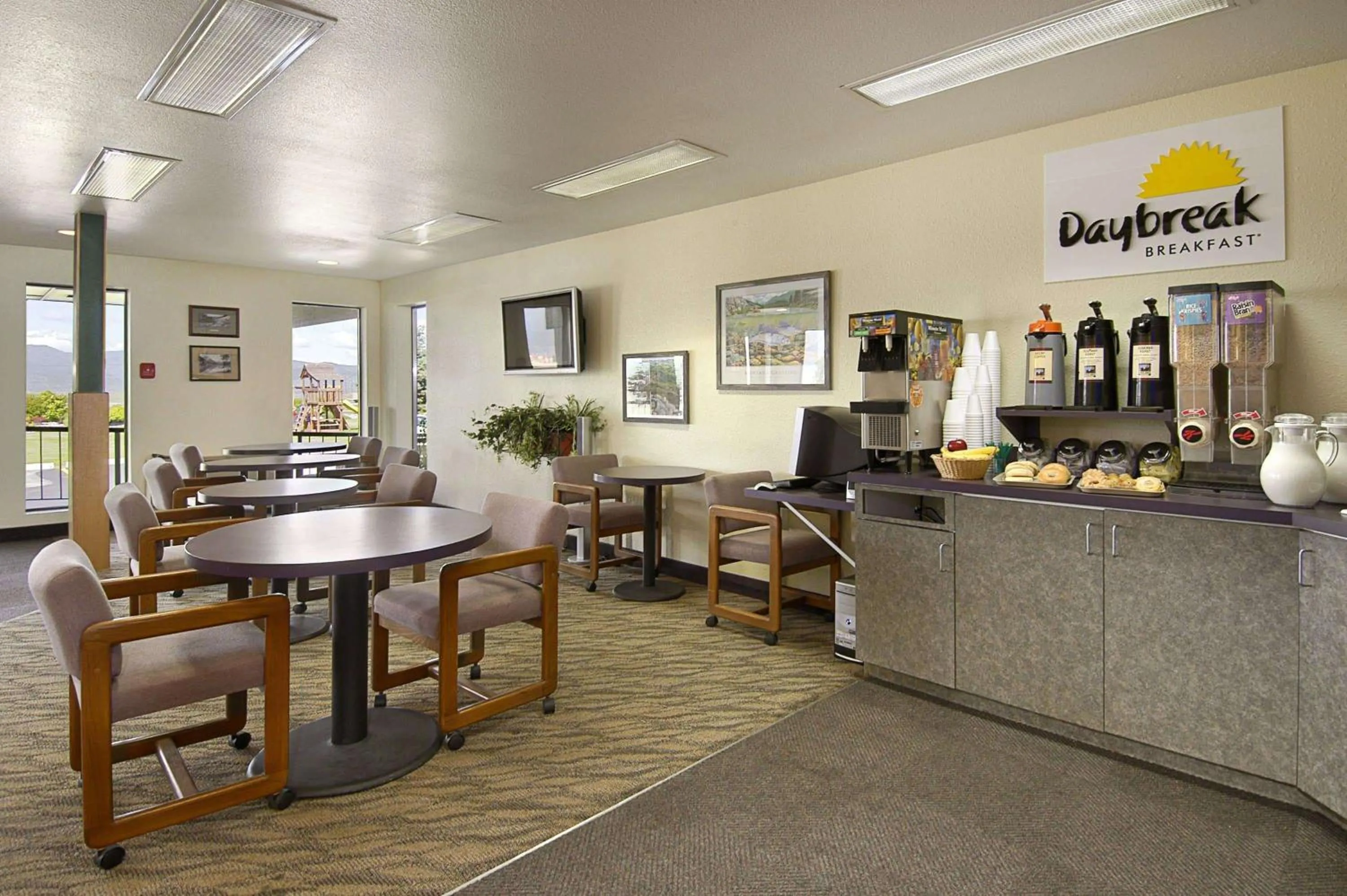 Restaurant/places to eat in Days Inn by Wyndham Missoula Airport