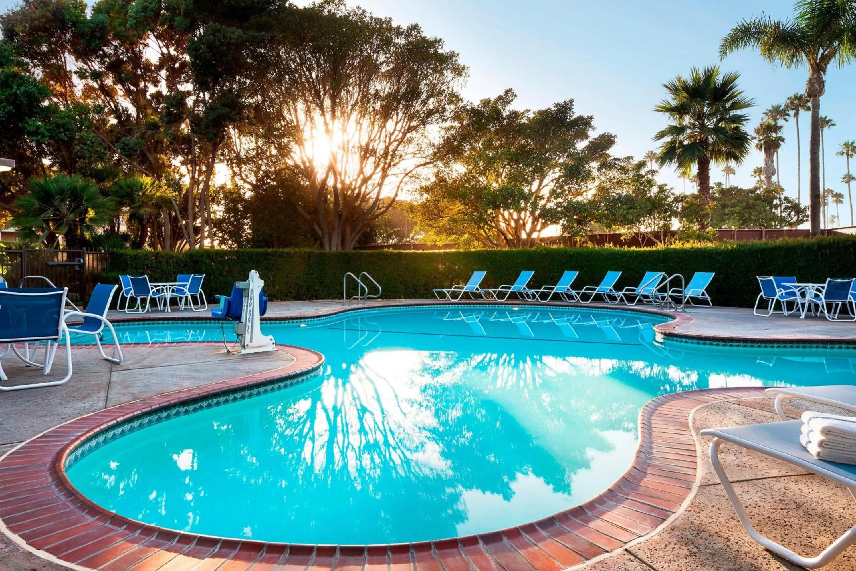 Swimming pool in Four Points by Sheraton Ventura Harbor Resort