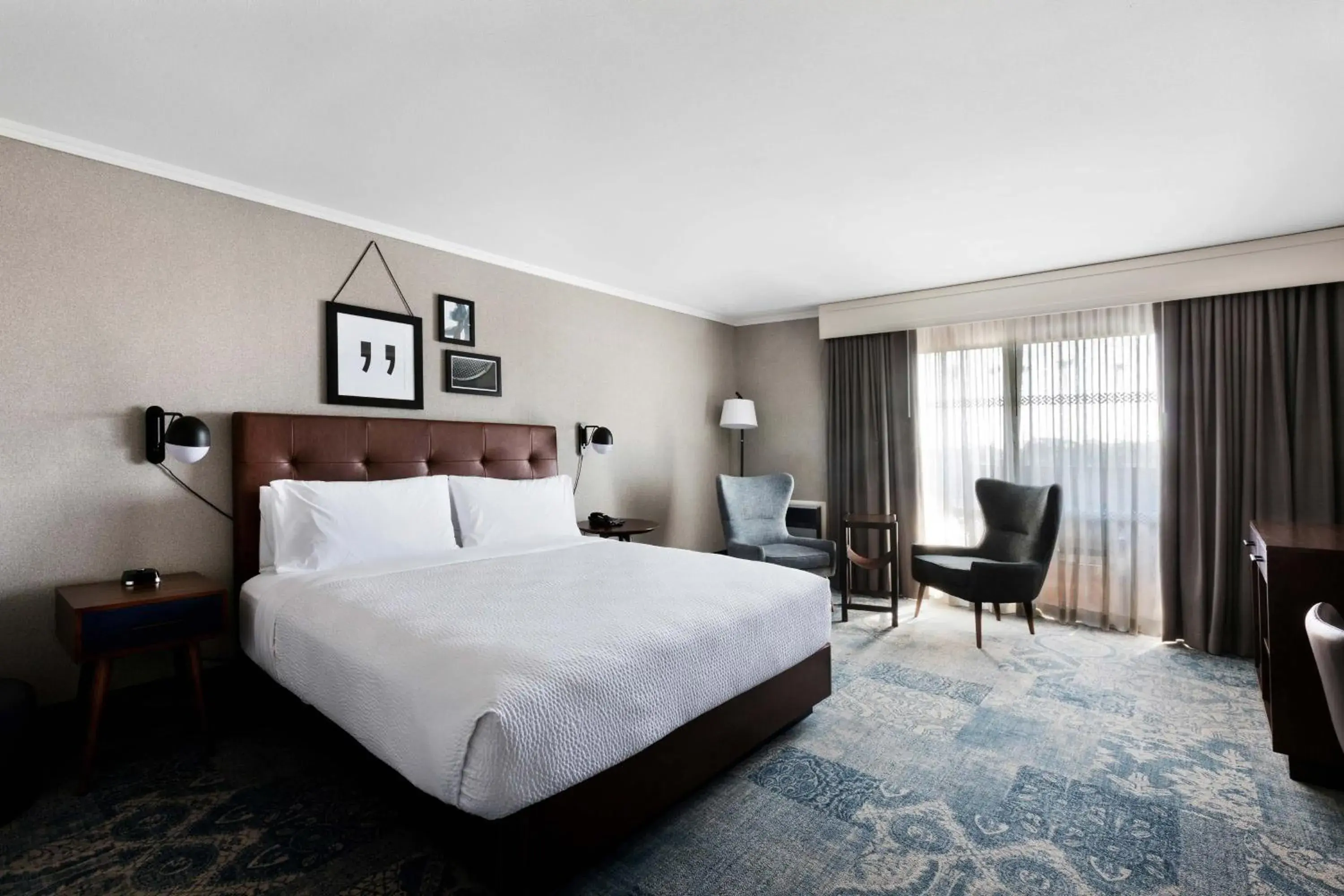 Guest Room, 1 King in Four Points by Sheraton Ventura Harbor Resort Guest Room, 1 King in Four Points by Sheraton Ventura Harbor Resort