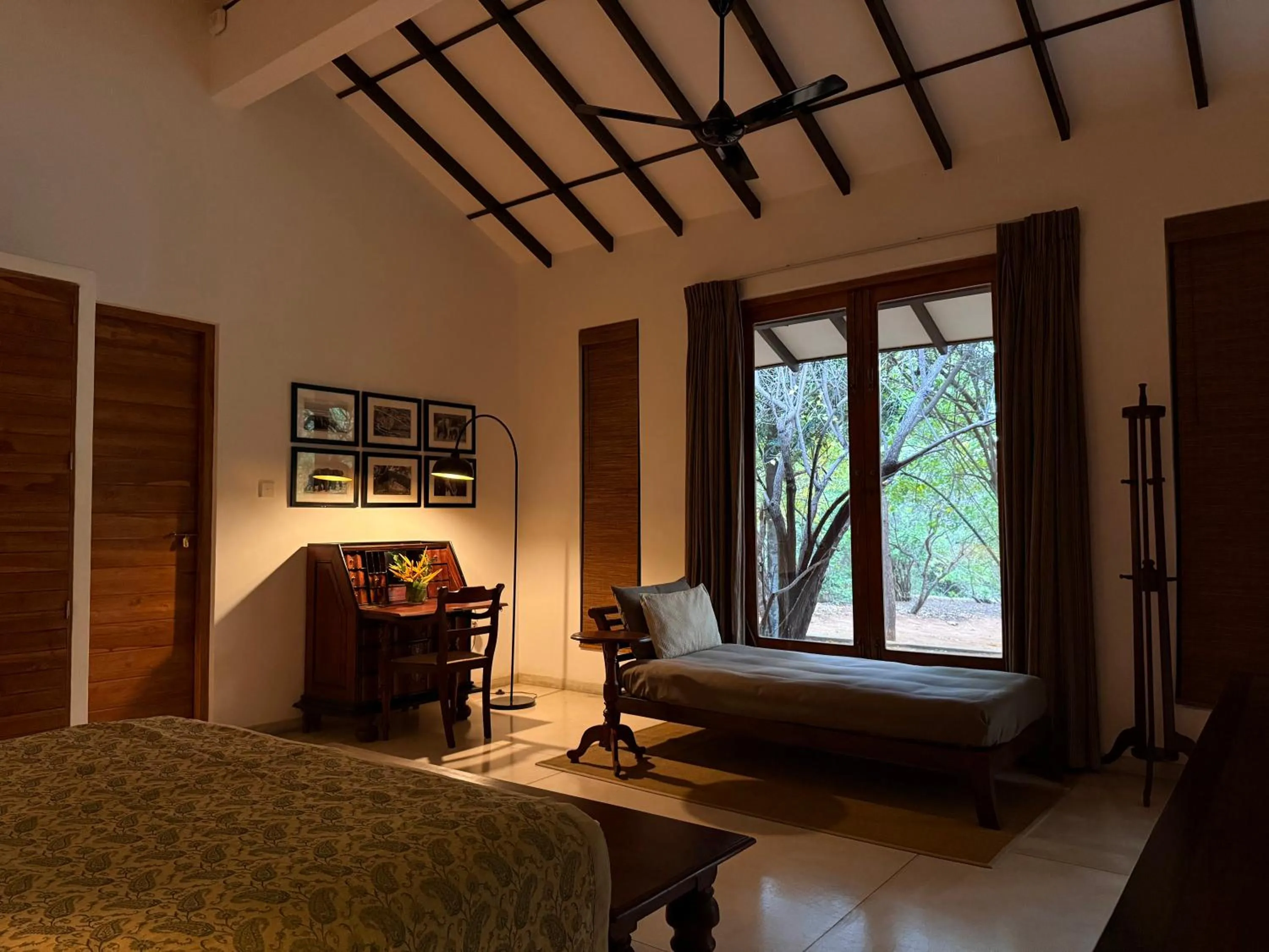 Bed in Nyne Hotels Mayur Lodge - Yala - All Inclusive