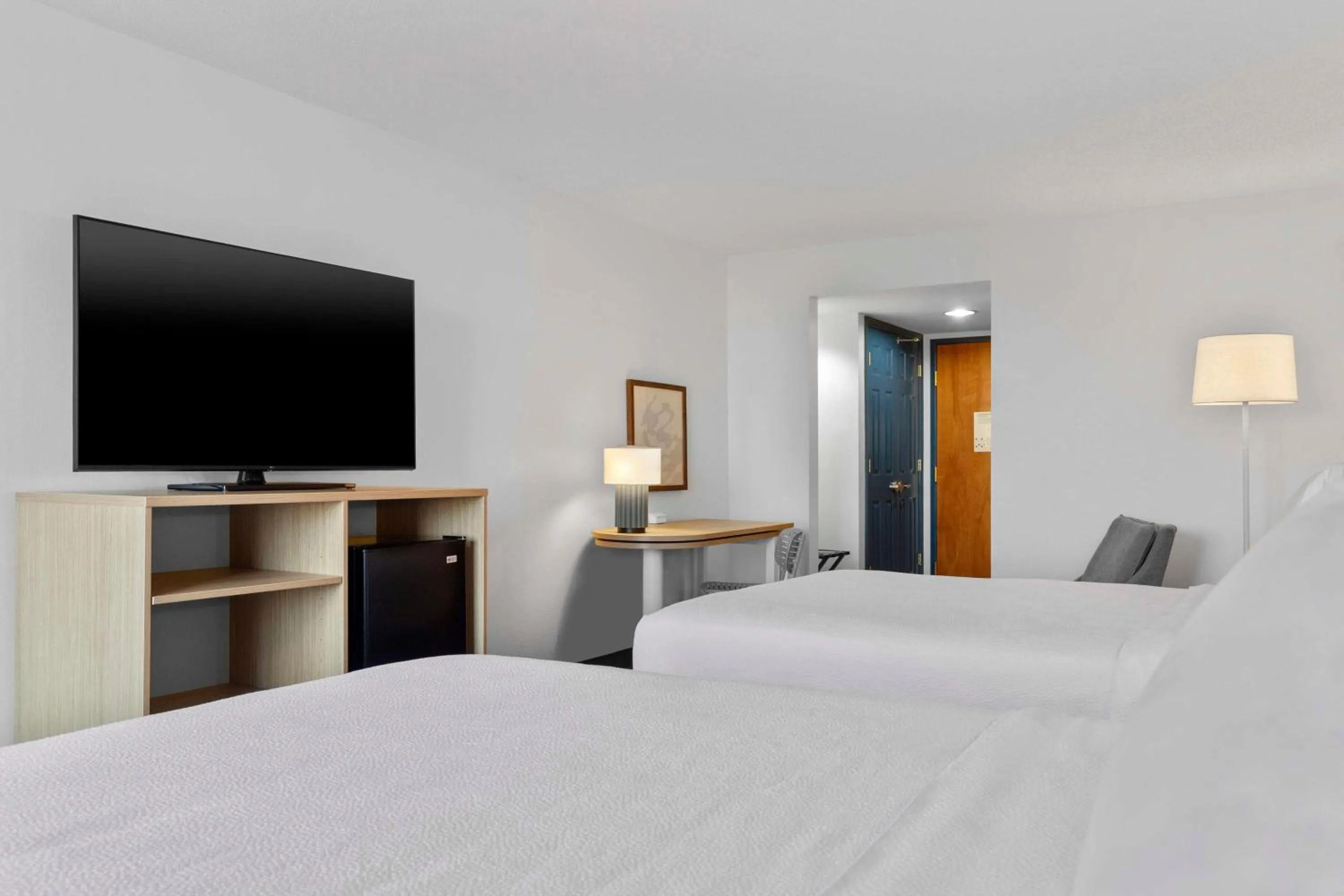 Bedroom, Bed in Spark By Hilton Greensboro