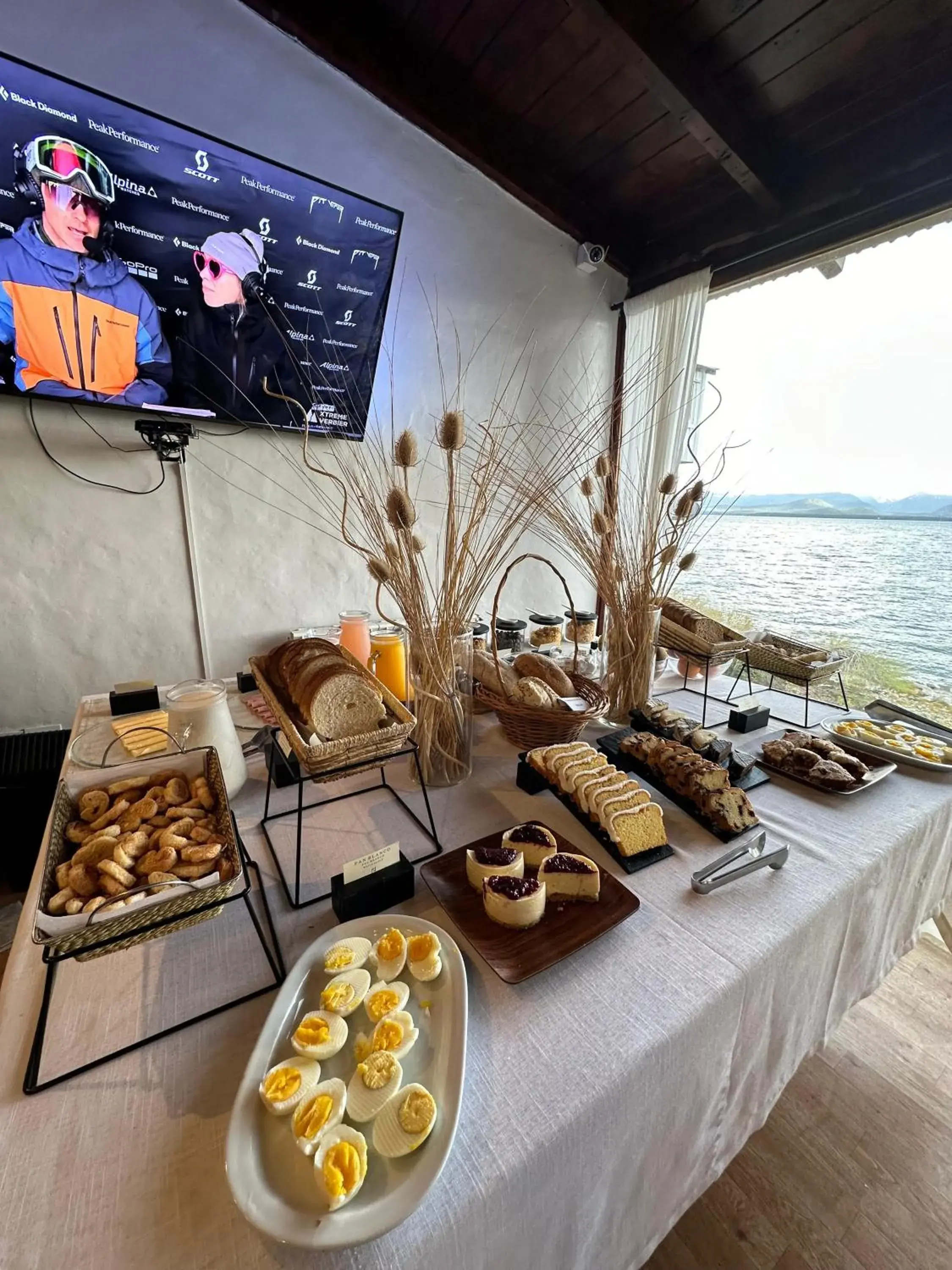 Buffet breakfast in Hostería Nórdico Lake Buffet breakfast in Hostería Nórdico Lake