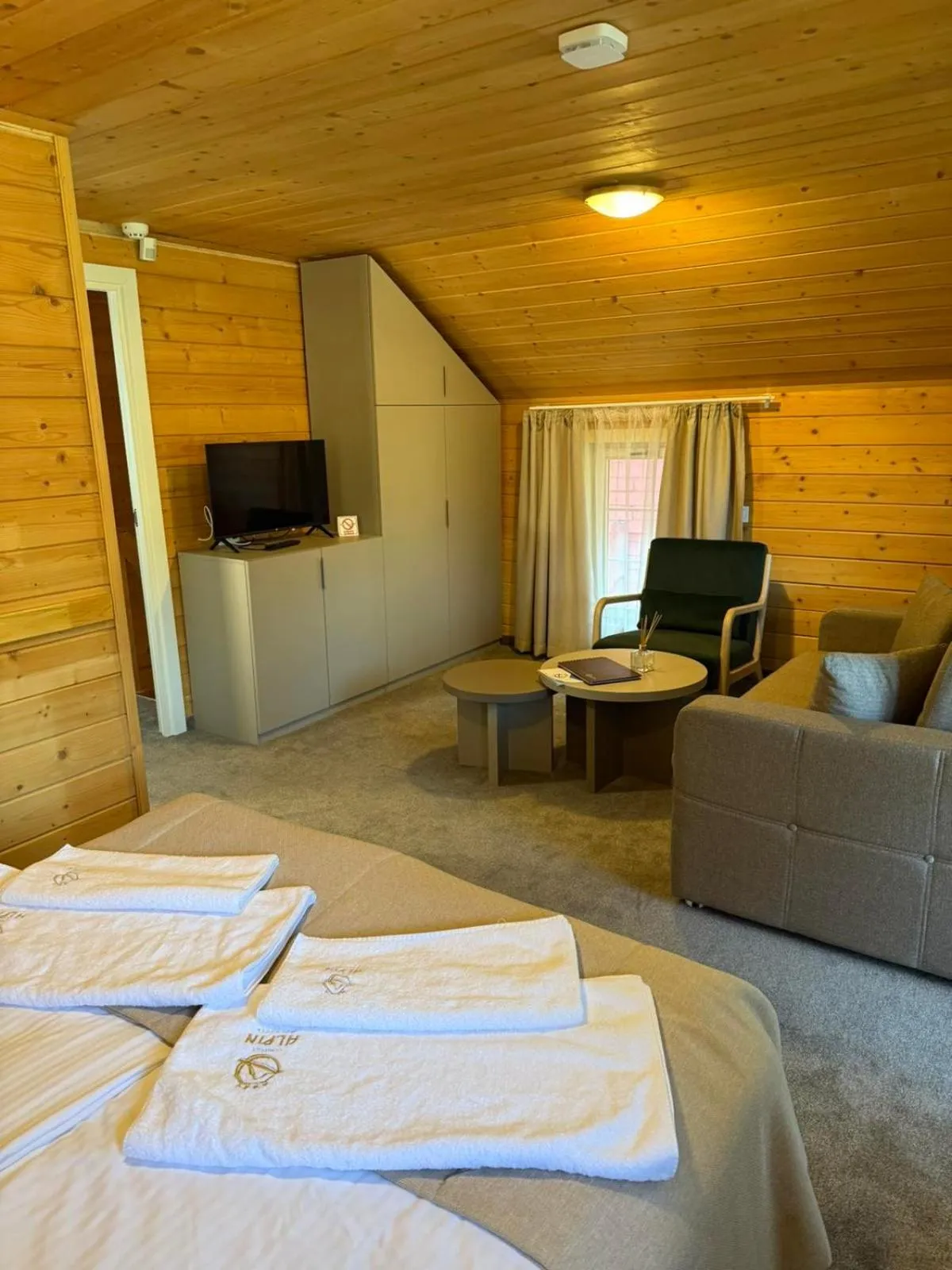 Communal lounge/ TV room, Bed in Alpin Borovets, Алпин Боровец