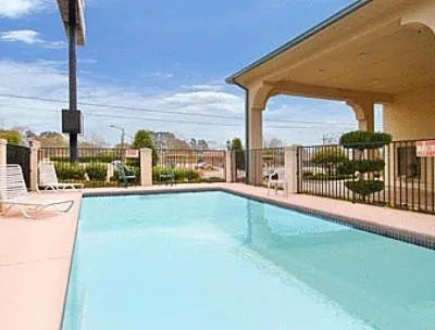 Swimming pool in Days Inn by Wyndham Thomaston