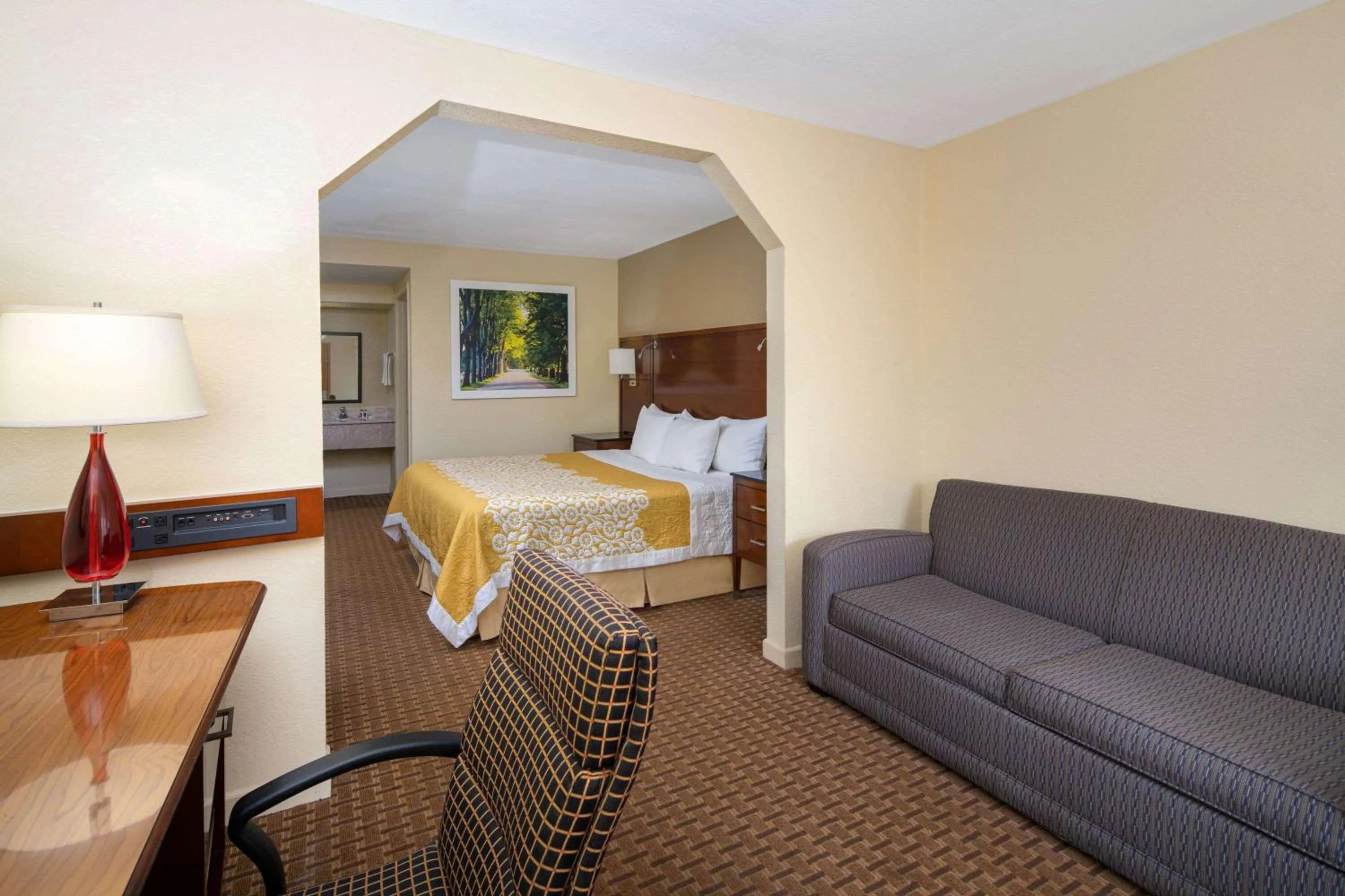 Photo of the whole room, Bed in Days Inn by Wyndham Thomaston