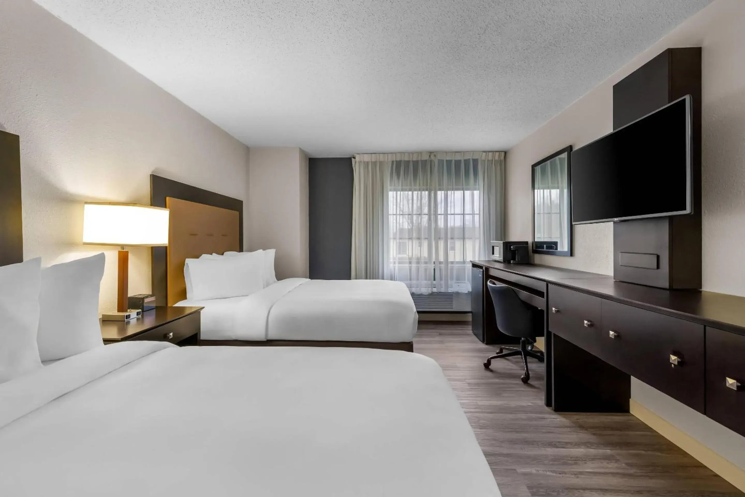 Bedroom, Bed in Quality Inn Brewerton - Syracuse Oneida Lake Area Bedroom, Bed in Quality Inn Brewerton - Syracuse Oneida Lake Area