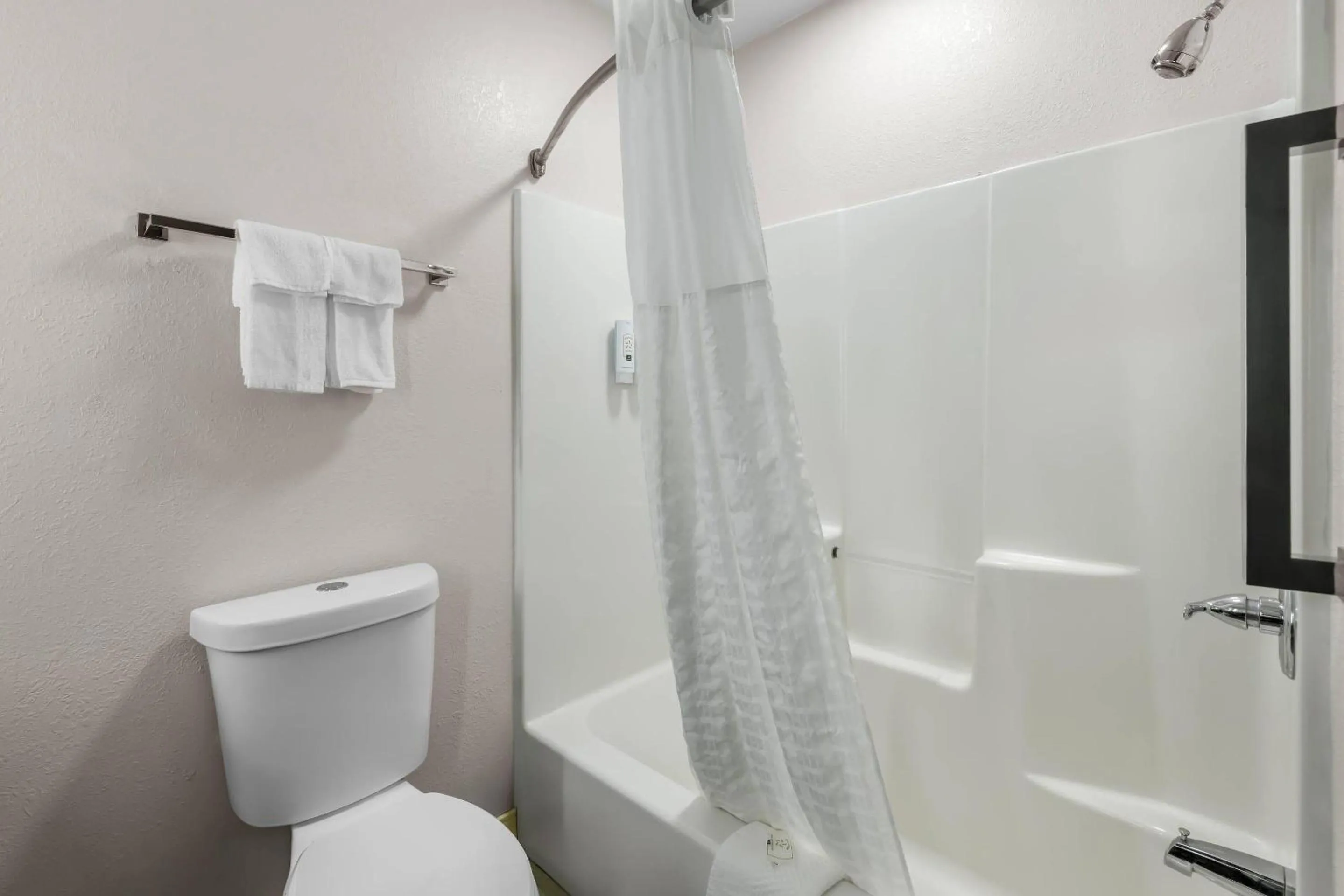 Bedroom in Quality Inn Brewerton - Syracuse Oneida Lake Area