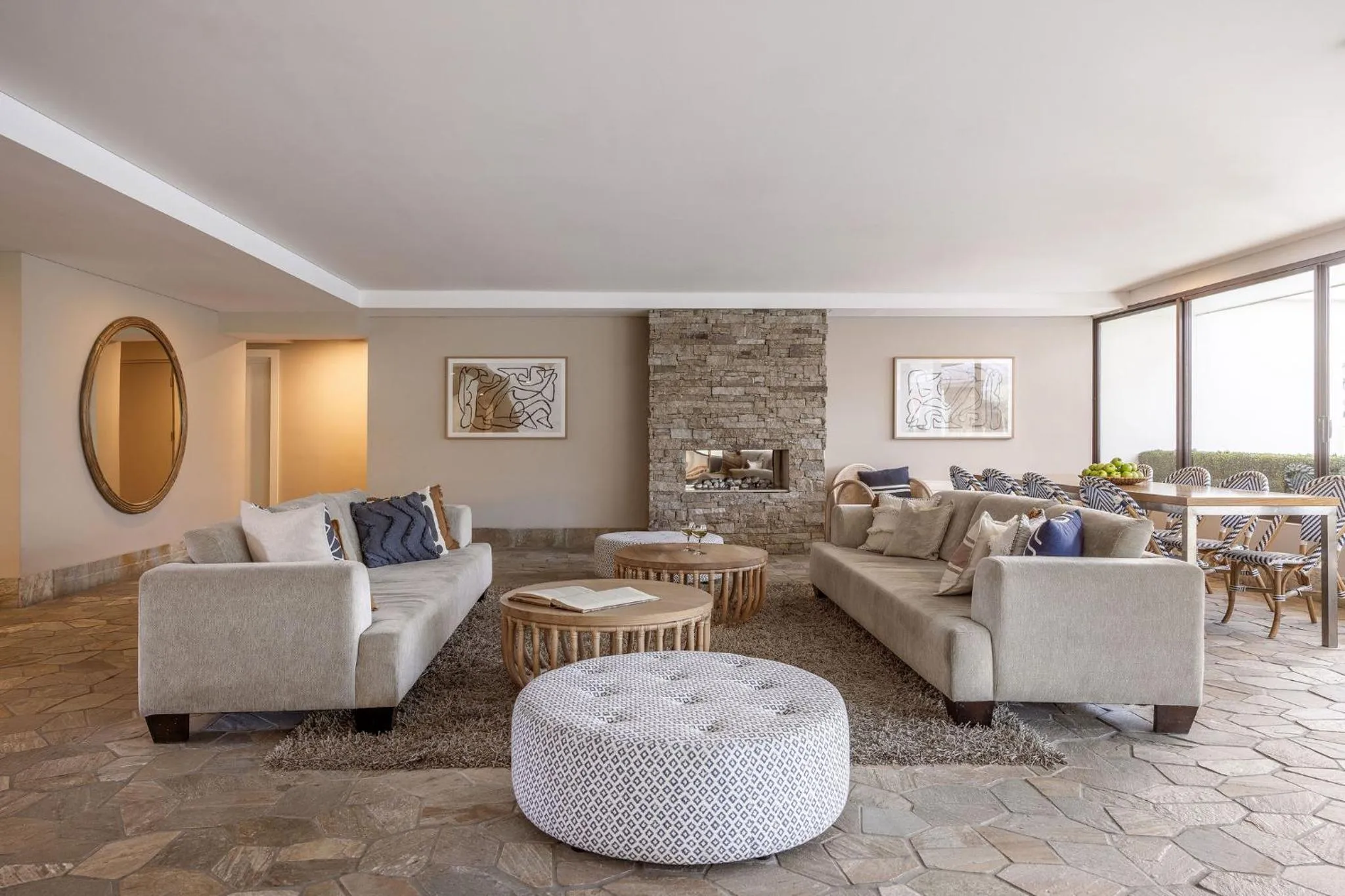 Lobby or reception in Waves Byron Bay