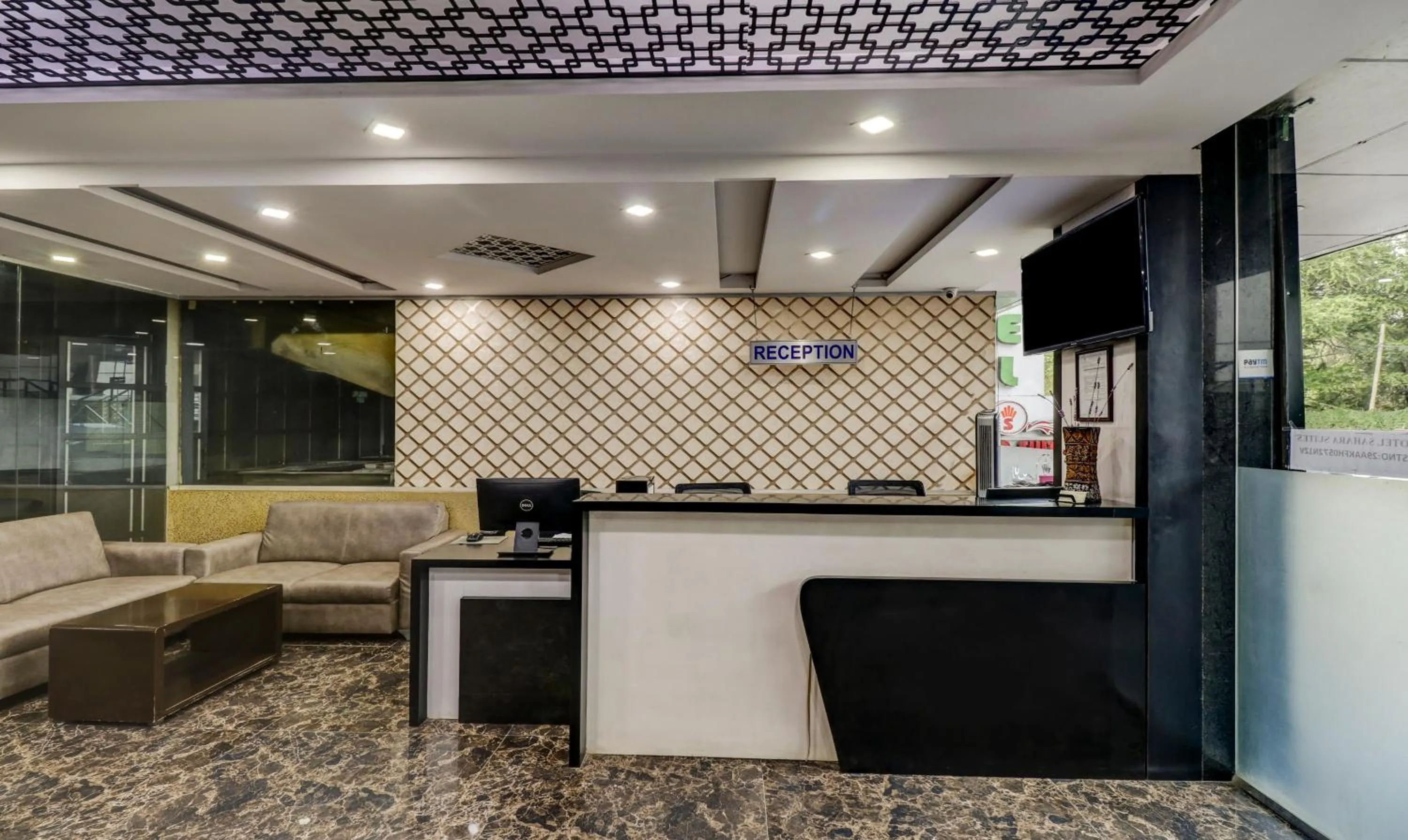Lobby or reception in Treebo Sahara Suites 750 M From St Johns Medical College And Hospital