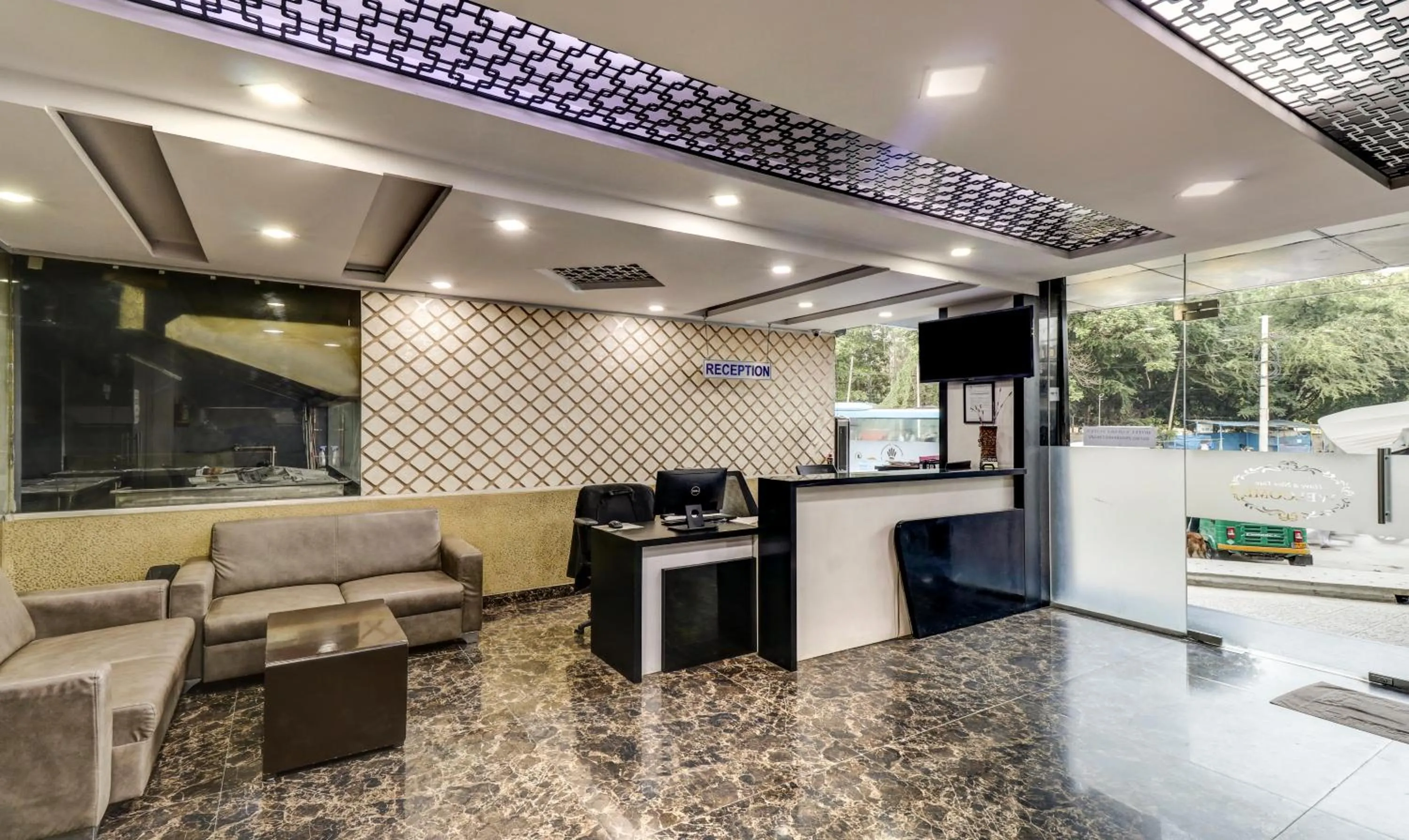 Lobby or reception in Treebo Sahara Suites 750 M From St Johns Medical College And Hospital