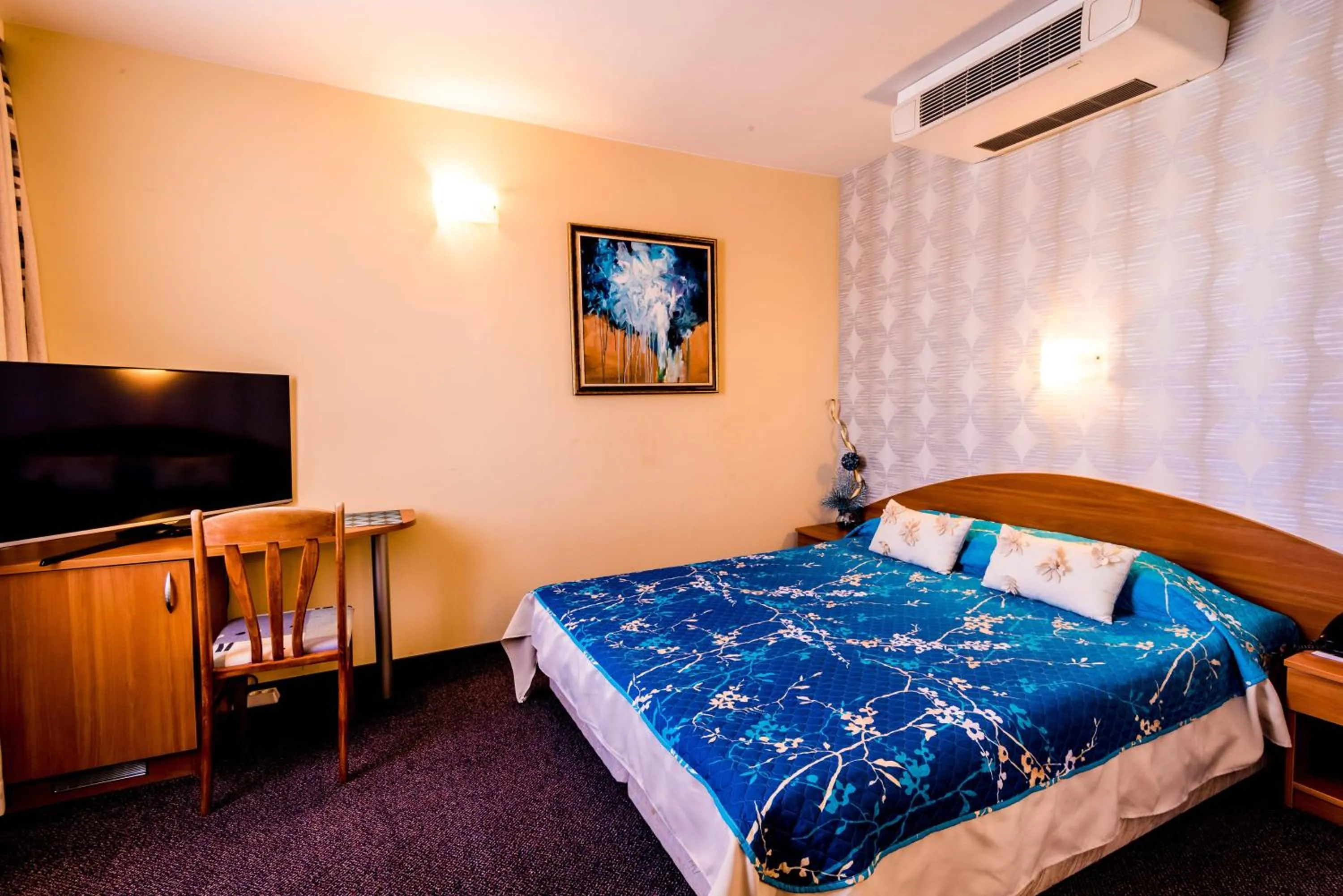 Photo of the whole room, Bed in Hotel Rostov