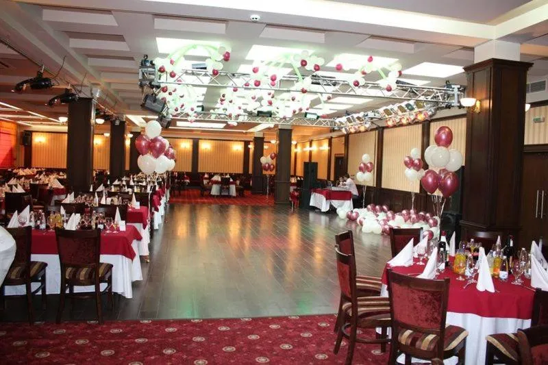 Restaurant/places to eat in Hotel Rostov
