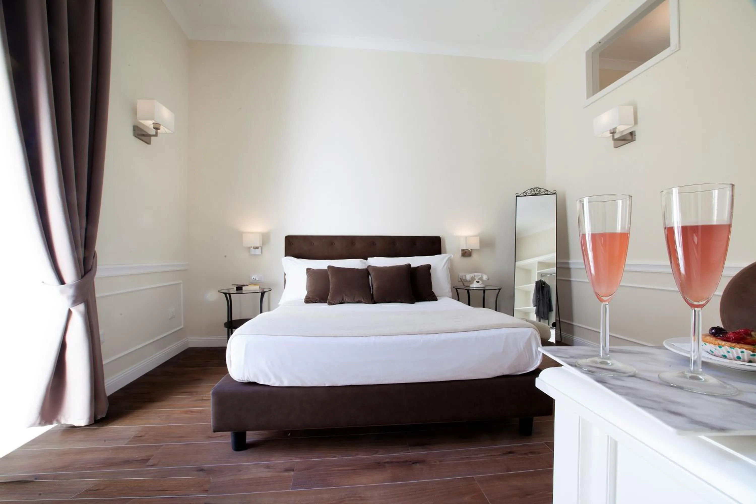 Bedroom, Bed in La Fontanina Suites