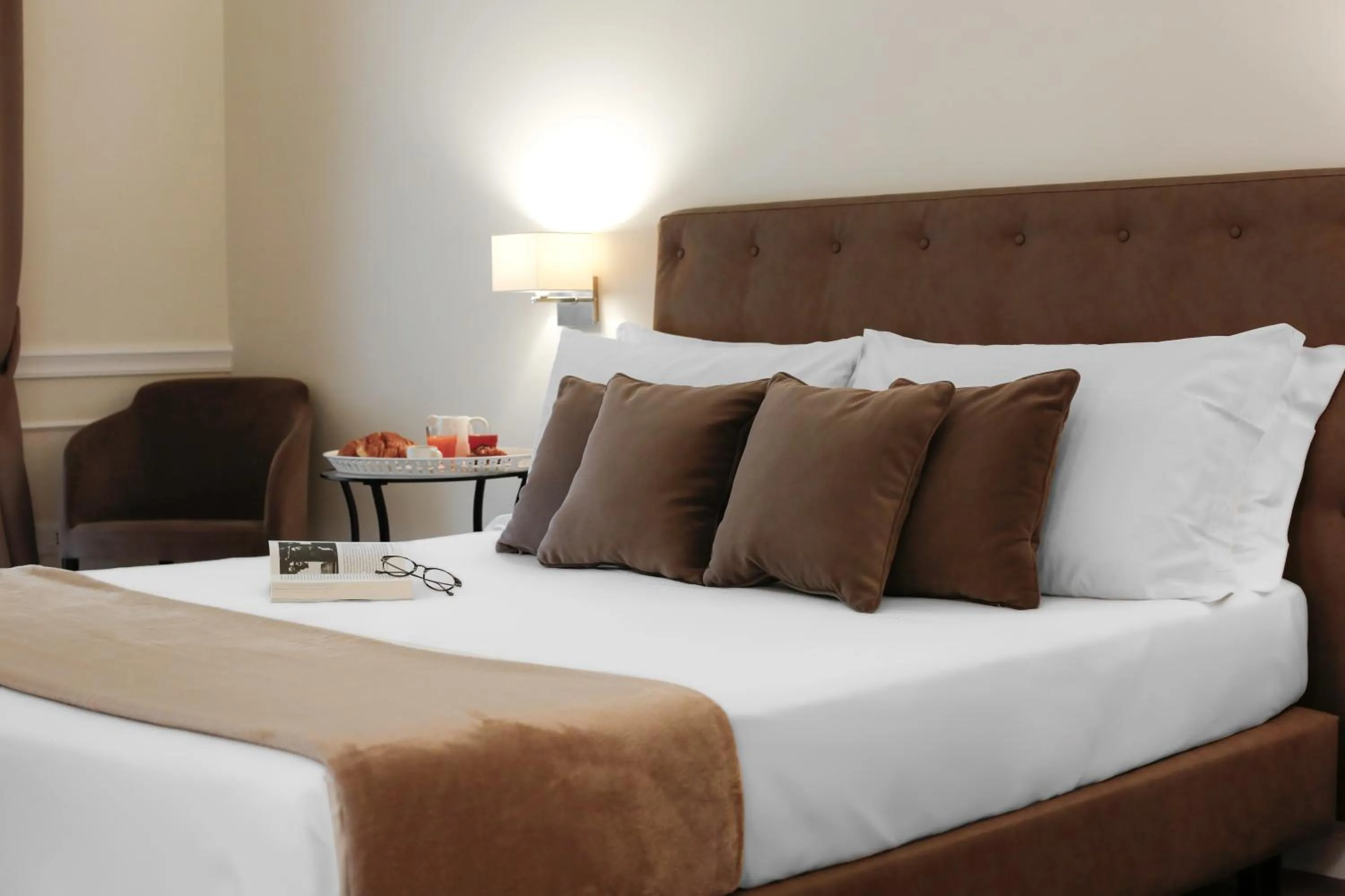 Bedroom, Bed in La Fontanina Suites