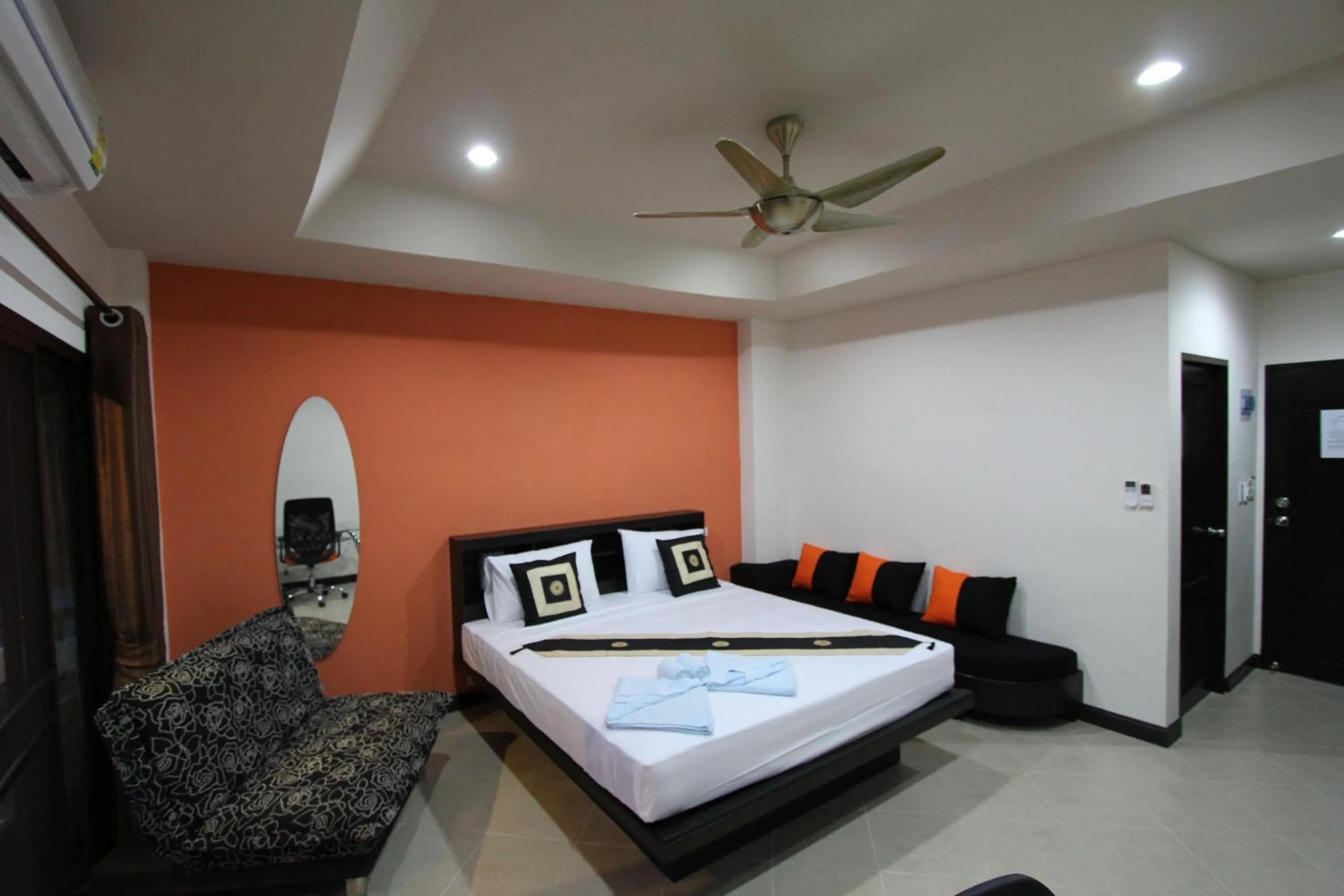 Bed in Babylon Pool Villas